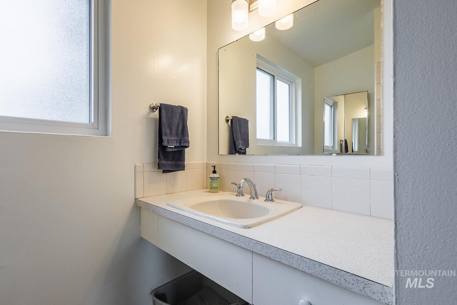 6403 W Colonial Drive, Boise, Idaho 83709, 3 Bedrooms, 1.5 Bathrooms, Residential For Sale, Price $409,000,MLS 98971014