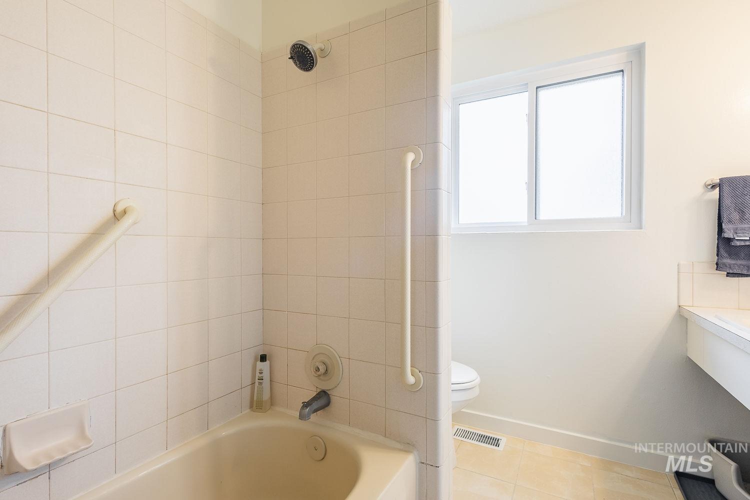 6403 W Colonial Drive, Boise, Idaho 83709, 3 Bedrooms, 1.5 Bathrooms, Residential For Sale, Price $409,000,MLS 98971014