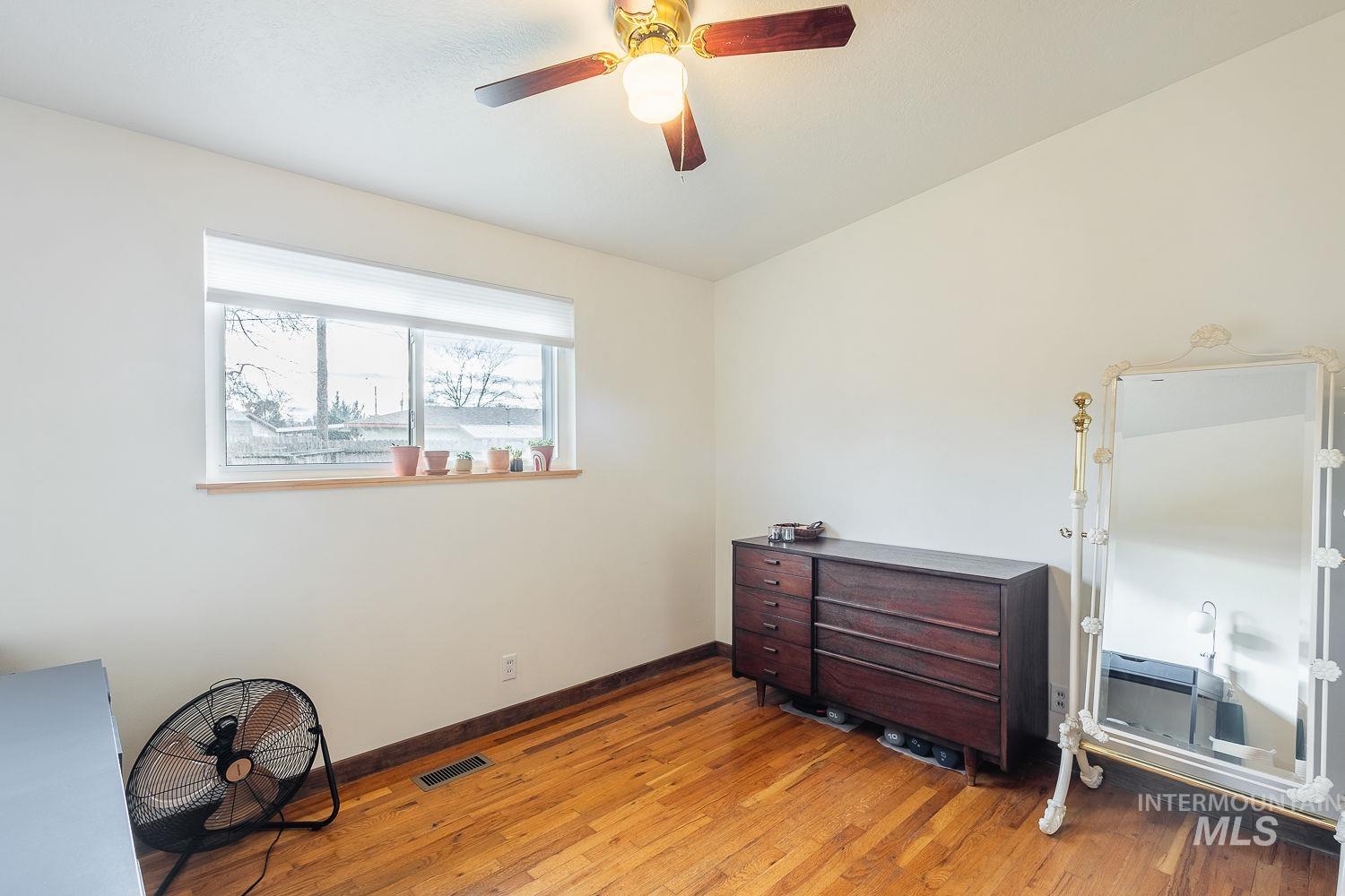 6403 W Colonial Drive, Boise, Idaho 83709, 3 Bedrooms, 1.5 Bathrooms, Residential For Sale, Price $409,000,MLS 98971014