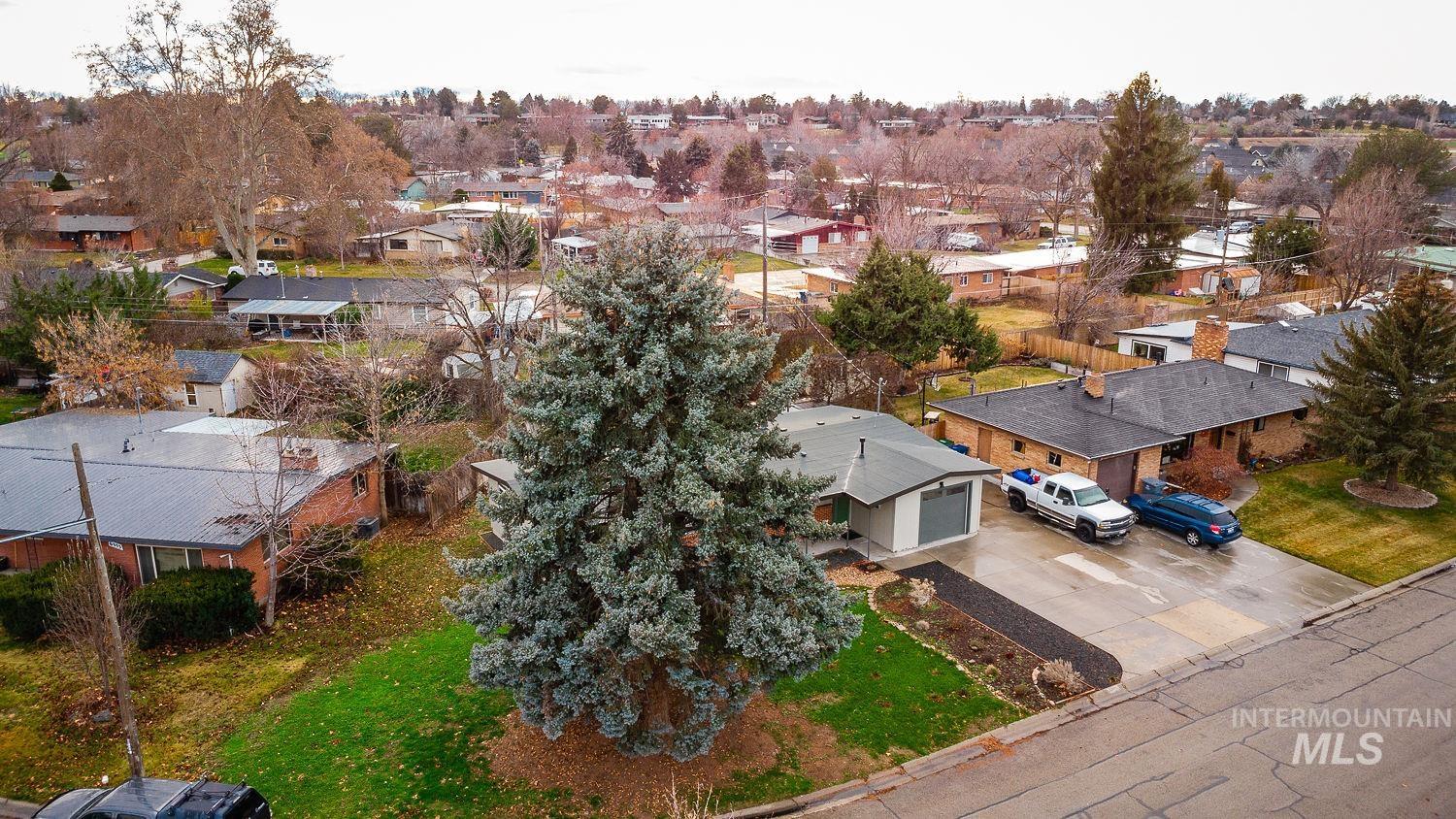 6403 W Colonial Drive, Boise, Idaho 83709, 3 Bedrooms, 1.5 Bathrooms, Residential For Sale, Price $409,000,MLS 98971014