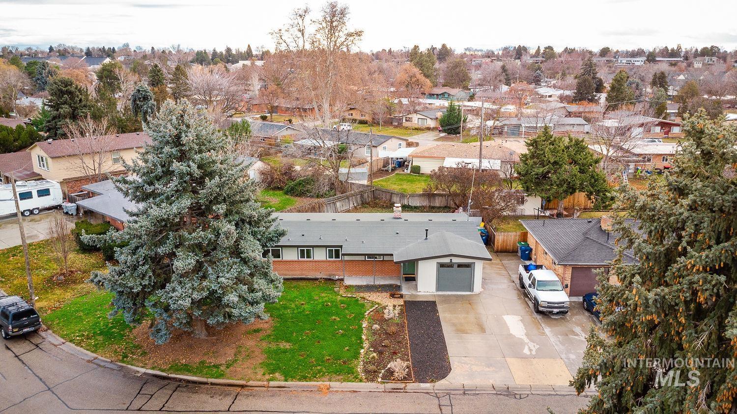 6403 W Colonial Drive, Boise, Idaho 83709, 3 Bedrooms, 1.5 Bathrooms, Residential For Sale, Price $409,000,MLS 98971014