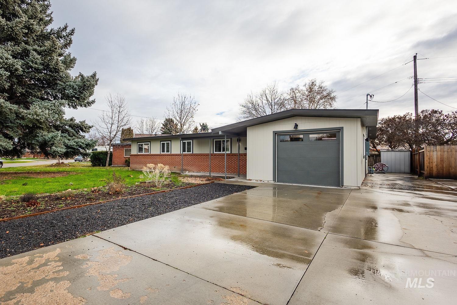 6403 W Colonial Drive, Boise, Idaho 83709, 3 Bedrooms, 1.5 Bathrooms, Residential For Sale, Price $409,000,MLS 98971014