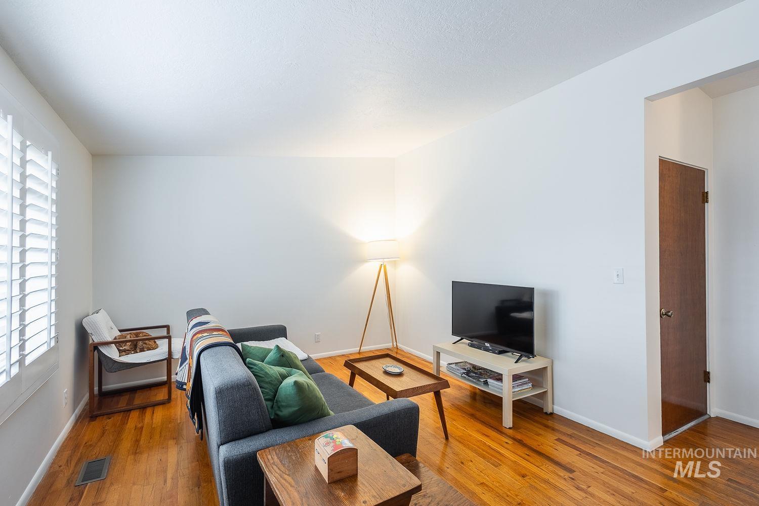 6403 W Colonial Drive, Boise, Idaho 83709, 3 Bedrooms, 1.5 Bathrooms, Residential For Sale, Price $409,000,MLS 98971014