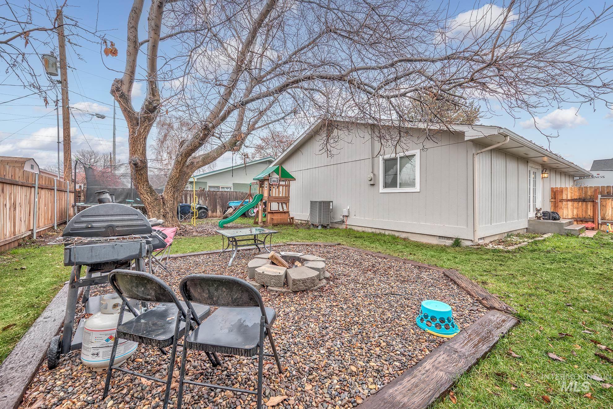 994 NW 5th Ave, Ontario, Oregon 97914, 3 Bedrooms, 1 Bathroom, Residential For Sale, Price $289,000, 98971016