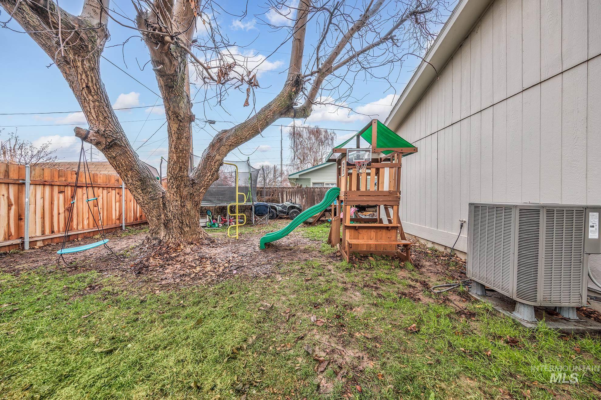 994 NW 5th Ave, Ontario, Oregon 97914, 3 Bedrooms, 1 Bathroom, Residential For Sale, Price $289,000, 98971016