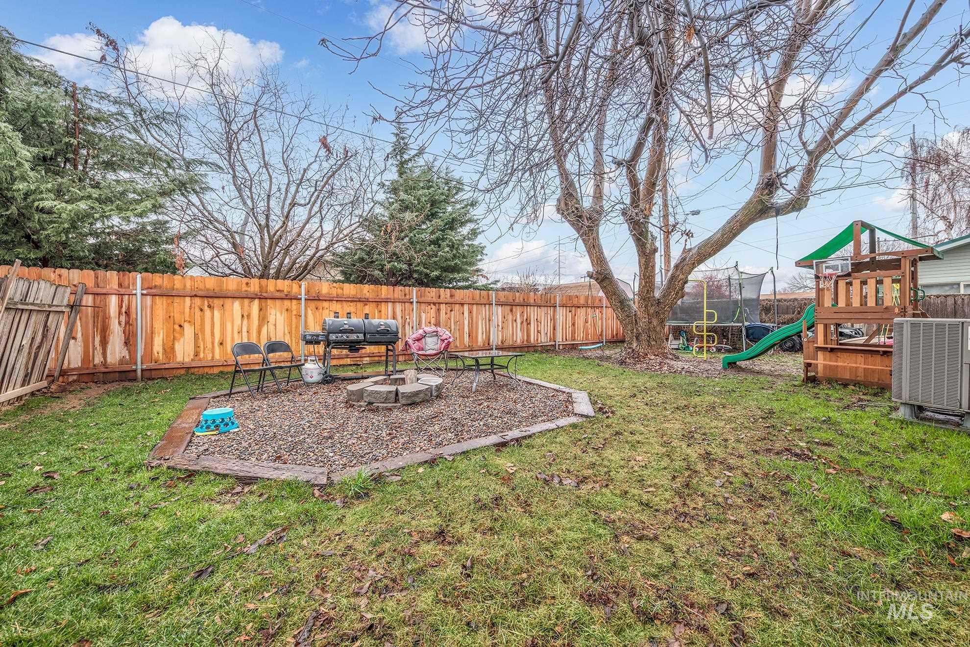 994 NW 5th Ave, Ontario, Oregon 97914, 3 Bedrooms, 1 Bathroom, Residential For Sale, Price $289,000, 98971016