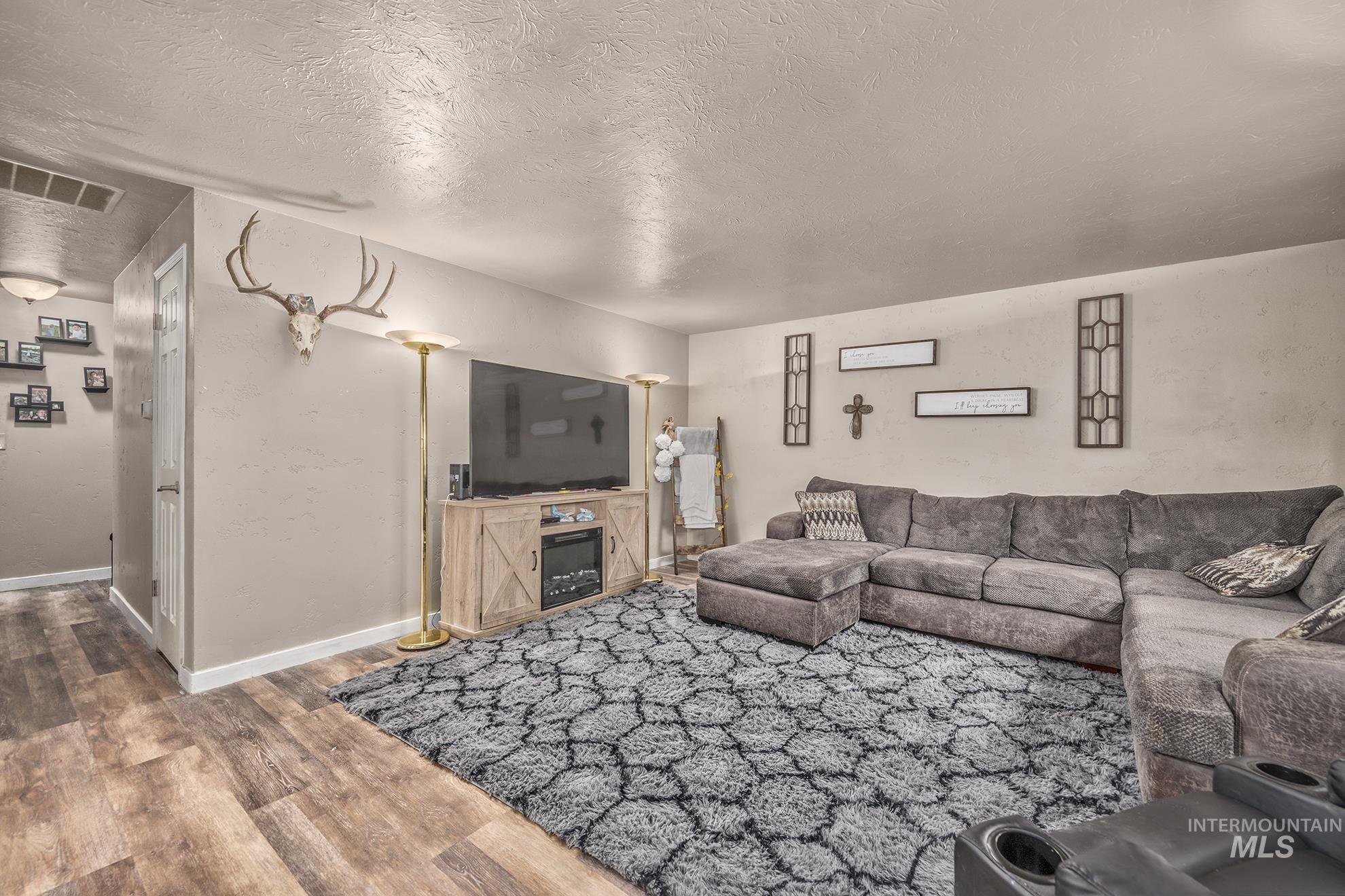 994 NW 5th Ave, Ontario, Oregon 97914, 3 Bedrooms, 1 Bathroom, Residential For Sale, Price $289,000, 98971016