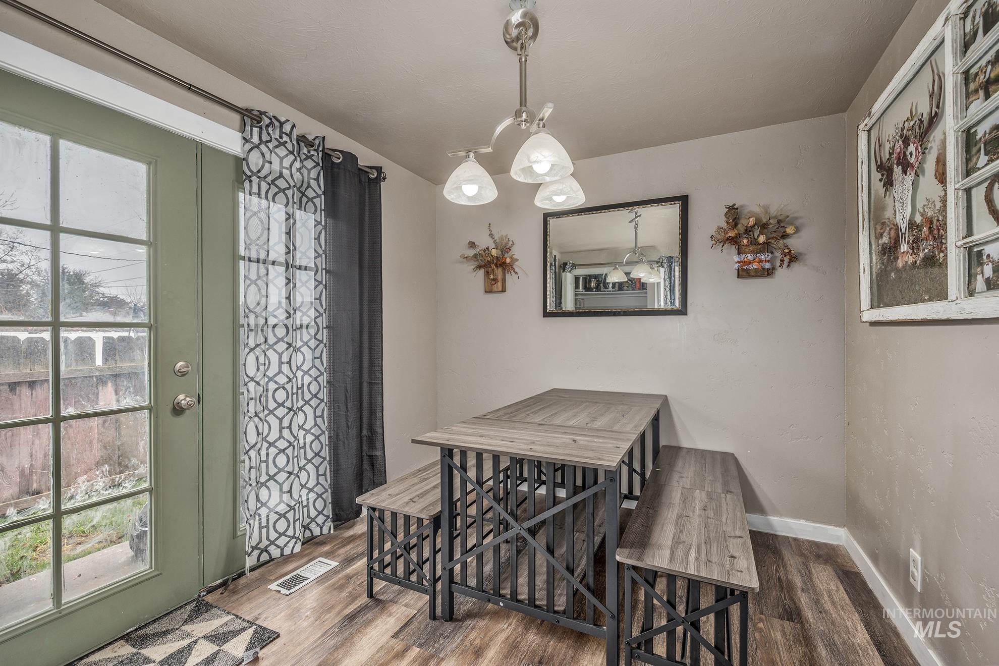 994 NW 5th Ave, Ontario, Oregon 97914, 3 Bedrooms, 1 Bathroom, Residential For Sale, Price $289,000, 98971016