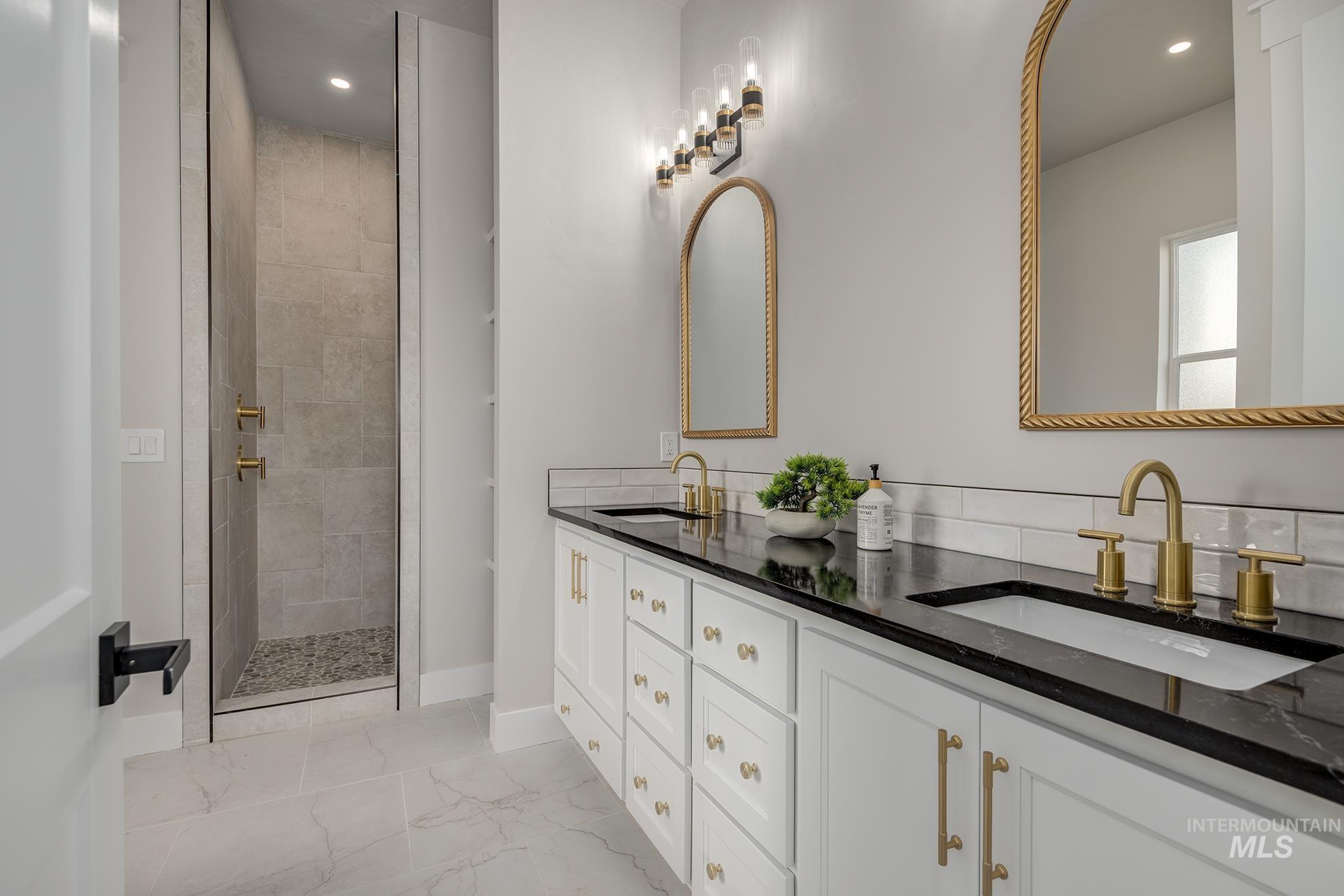 3228 Flight Deck Dr, New Plymouth, Idaho 83655, 6 Bedrooms, 3.5 Bathrooms, Residential For Sale, Price $1,090,000,MLS 98971017