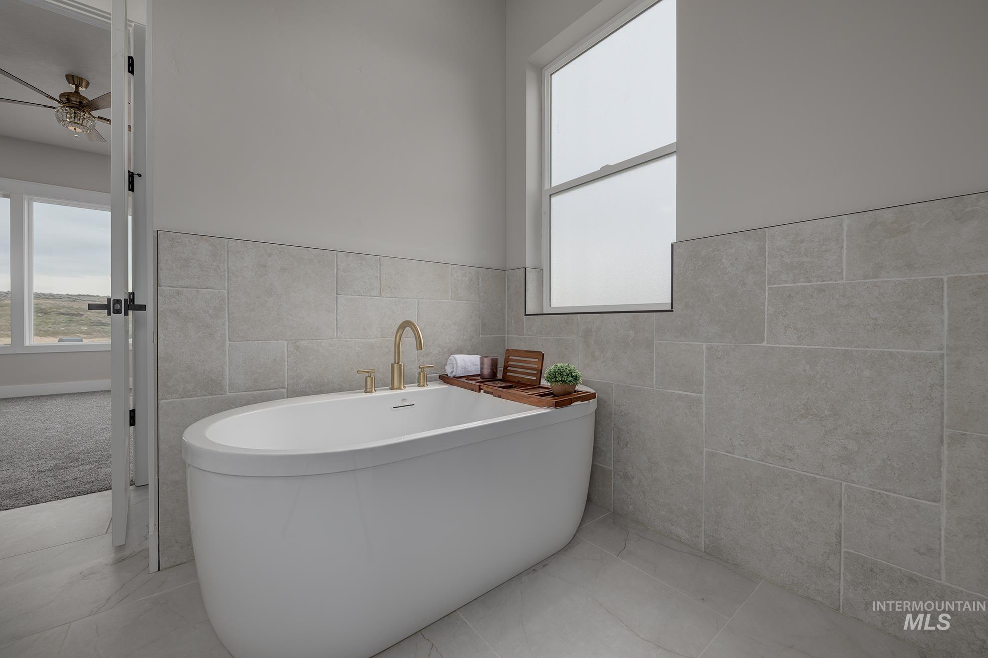 3228 Flight Deck Dr, New Plymouth, Idaho 83655, 6 Bedrooms, 3.5 Bathrooms, Residential For Sale, Price $1,090,000,MLS 98971017