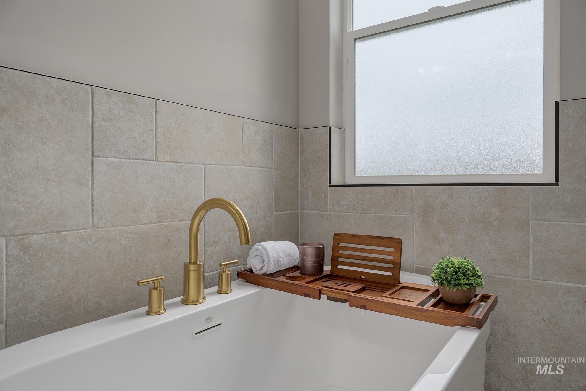 3228 Flight Deck Dr, New Plymouth, Idaho 83655, 6 Bedrooms, 3.5 Bathrooms, Residential For Sale, Price $1,090,000,MLS 98971017