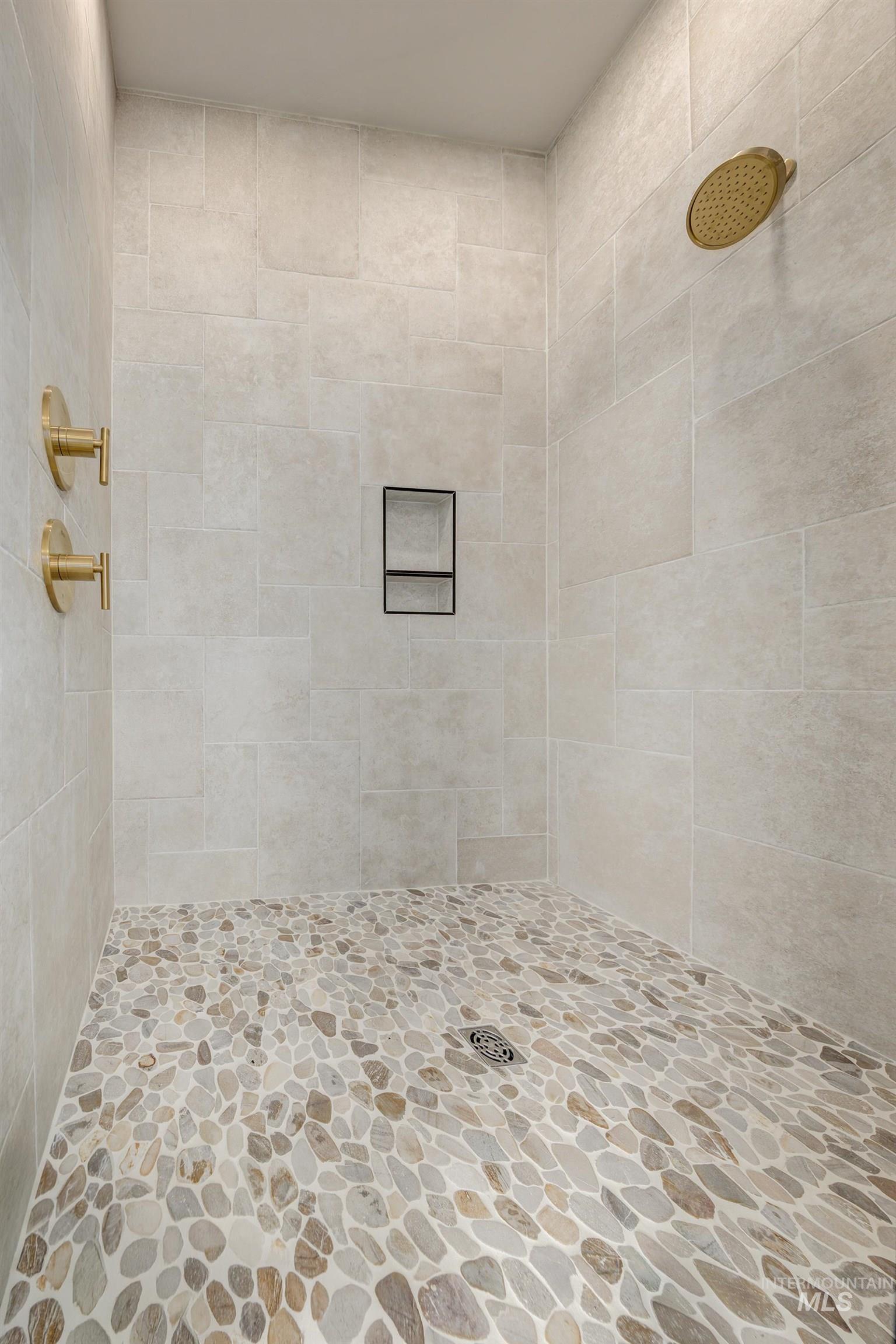 3228 Flight Deck Dr, New Plymouth, Idaho 83655, 6 Bedrooms, 3.5 Bathrooms, Residential For Sale, Price $1,090,000,MLS 98971017