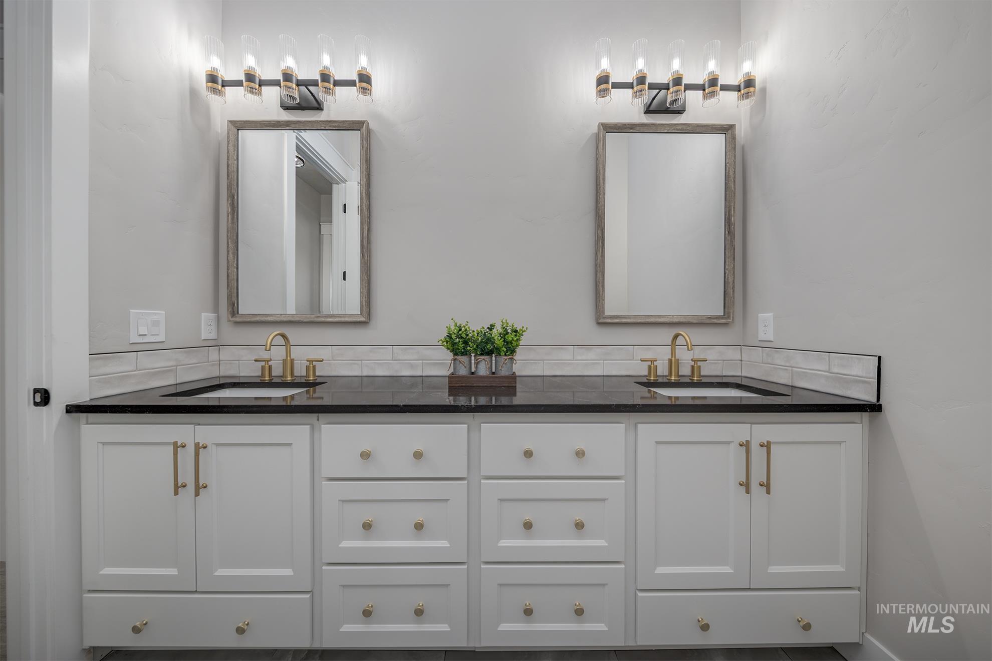 3228 Flight Deck Dr, New Plymouth, Idaho 83655, 6 Bedrooms, 3.5 Bathrooms, Residential For Sale, Price $1,090,000,MLS 98971017