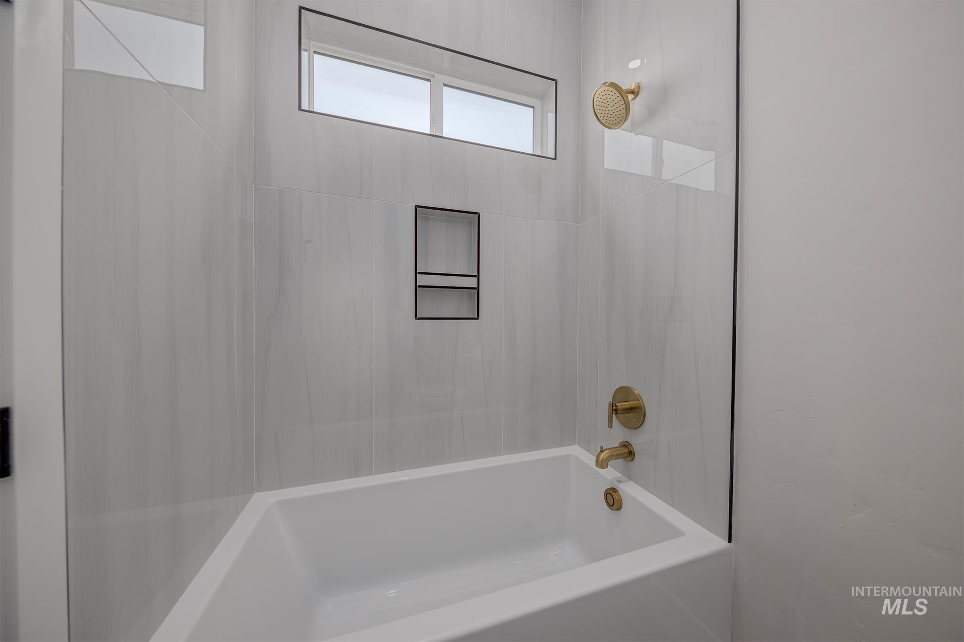 3228 Flight Deck Dr, New Plymouth, Idaho 83655, 6 Bedrooms, 3.5 Bathrooms, Residential For Sale, Price $1,090,000,MLS 98971017