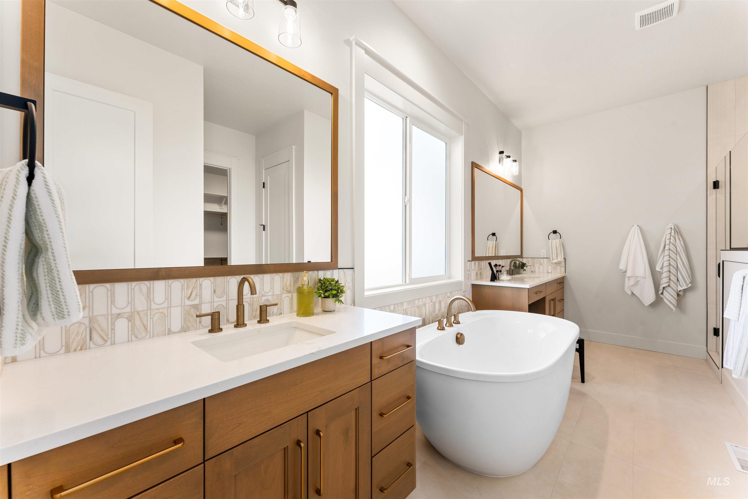 841 N Danville Ave, Eagle, Idaho 83616, 4 Bedrooms, 2.5 Bathrooms, Residential For Sale, Price $949,900,MLS 98971020