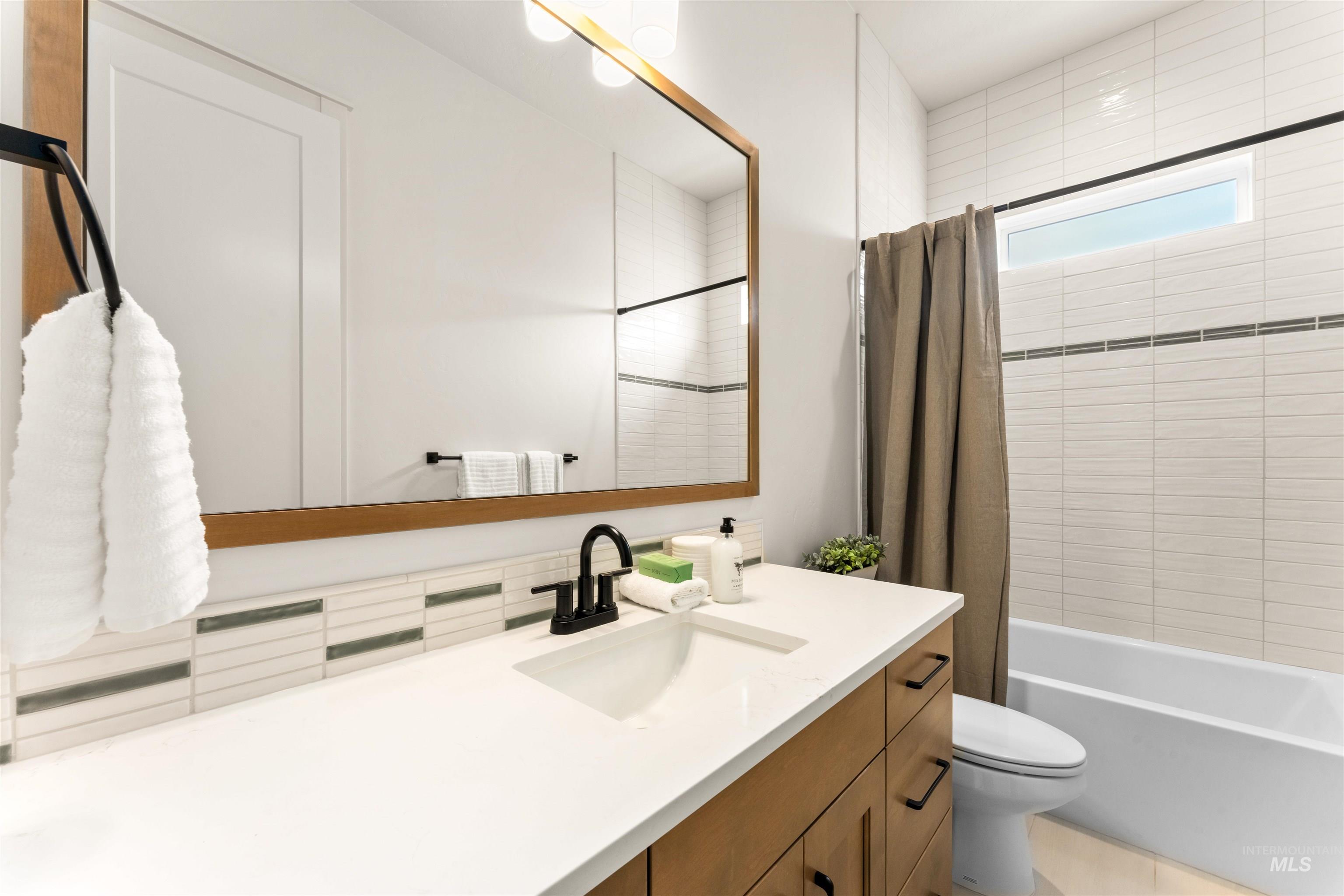 841 N Danville Ave, Eagle, Idaho 83616, 4 Bedrooms, 2.5 Bathrooms, Residential For Sale, Price $949,900, 98971020