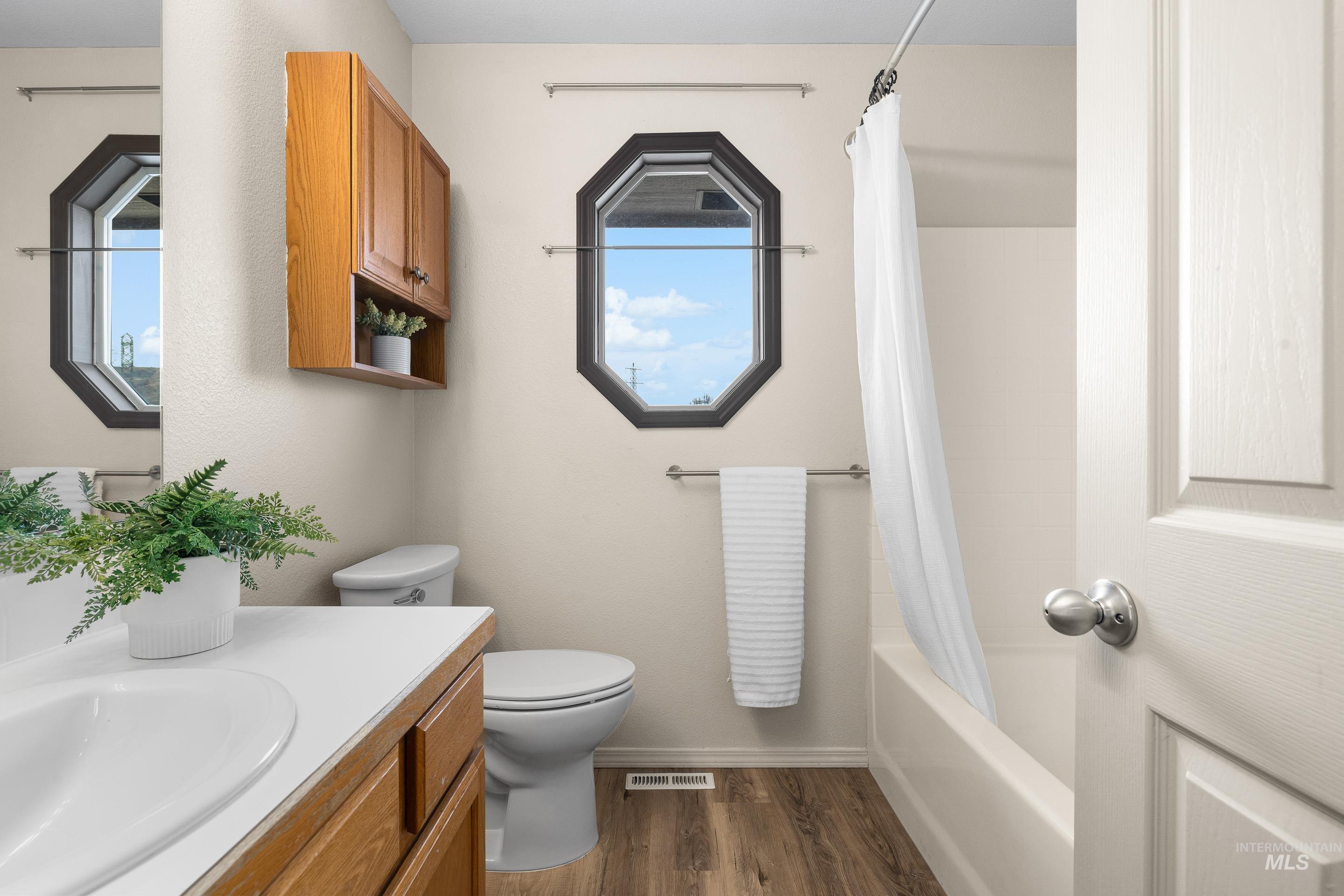 5925 S Teak Way, Boise, Idaho 83716, 4 Bedrooms, 3 Bathrooms, Residential For Sale, Price $544,900, 98971023