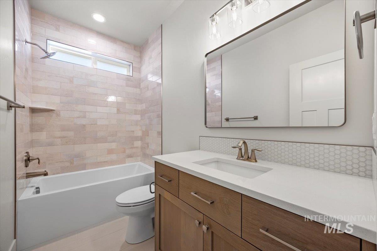 7522 E Newcastle, Nampa, Idaho 83687, 4 Bedrooms, 2.5 Bathrooms, Residential For Sale, Price $819,000, 98971031