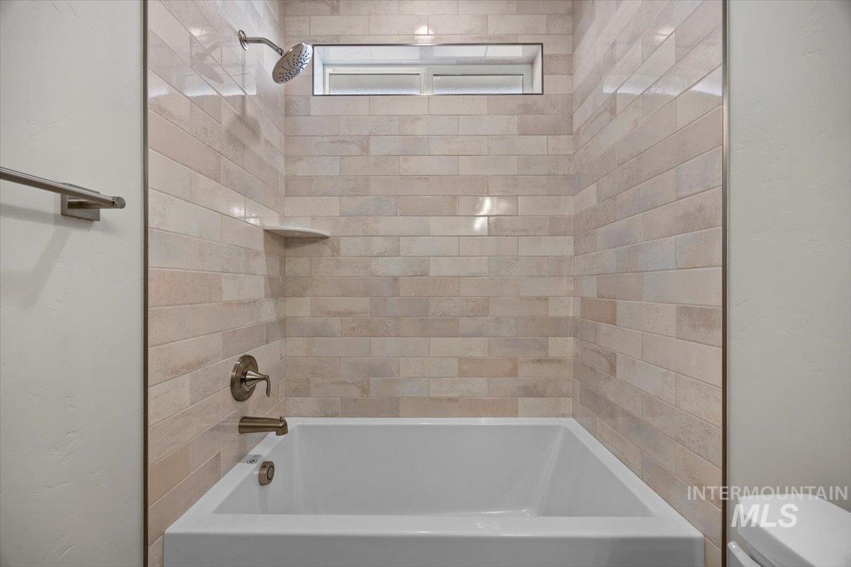 7522 E Newcastle, Nampa, Idaho 83687, 4 Bedrooms, 2.5 Bathrooms, Residential For Sale, Price $819,000, 98971031