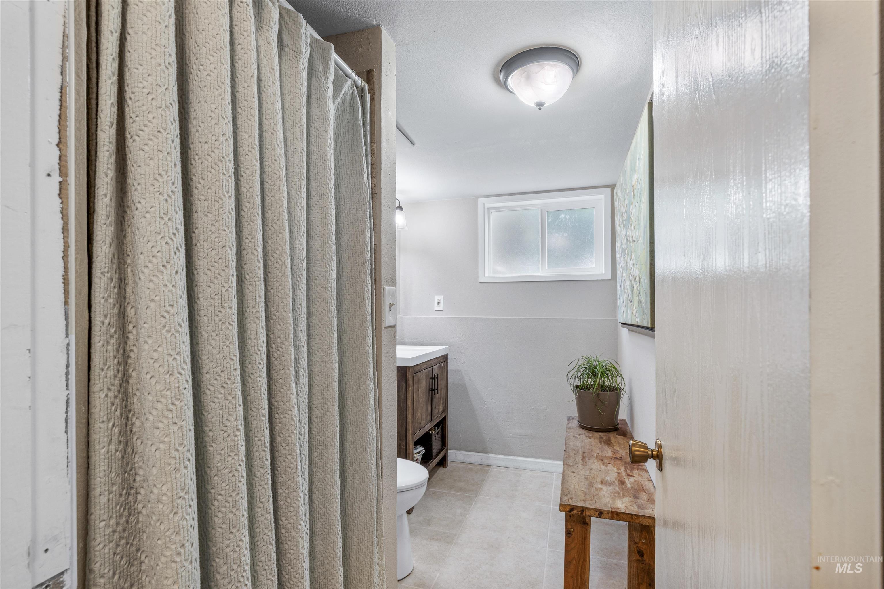 1806 Powers Drive, Lewiston, Idaho 83501, 5 Bedrooms, 2 Bathrooms, Residential For Sale, Price $415,000, 98971034