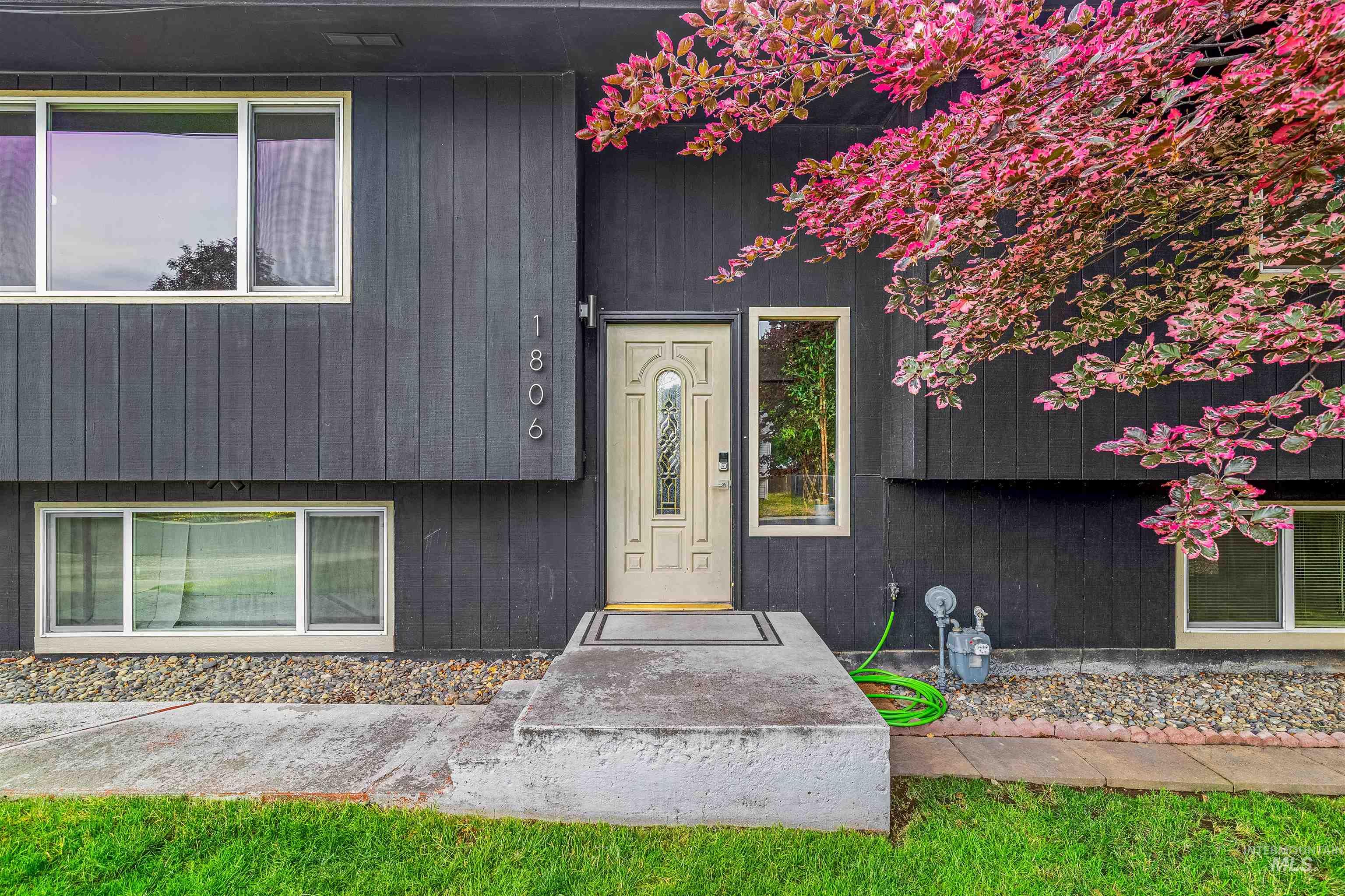 1806 Powers Drive, Lewiston, Idaho 83501, 5 Bedrooms, 2 Bathrooms, Residential For Sale, Price $415,000, 98971034