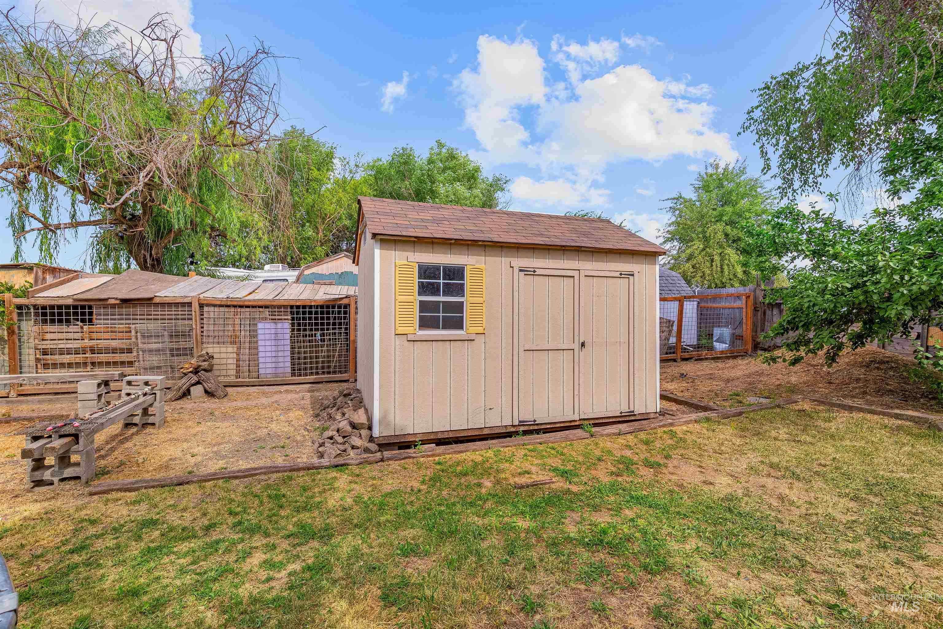 1806 Powers Drive, Lewiston, Idaho 83501, 5 Bedrooms, 2 Bathrooms, Residential For Sale, Price $415,000, 98971034