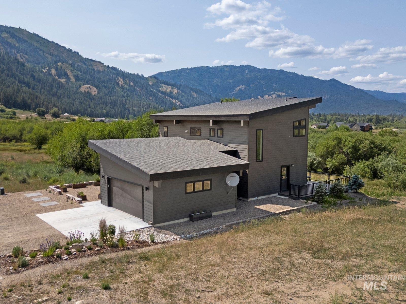 58 Wapiti Ct., Garden Valley, Idaho 83622, 3 Bedrooms, 3 Bathrooms, Residential For Sale, Price $655,900, 98971047