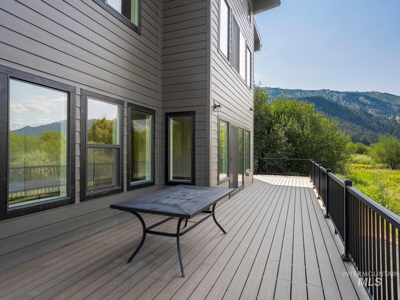 600 sf Trex deck featuring a mountain view
