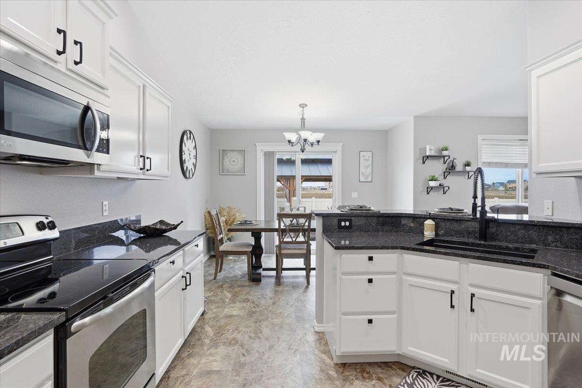 11438 W Radcliff Street, Nampa, Idaho 83651, 3 Bedrooms, 2 Bathrooms, Residential For Sale, Price $405,000, 98971049