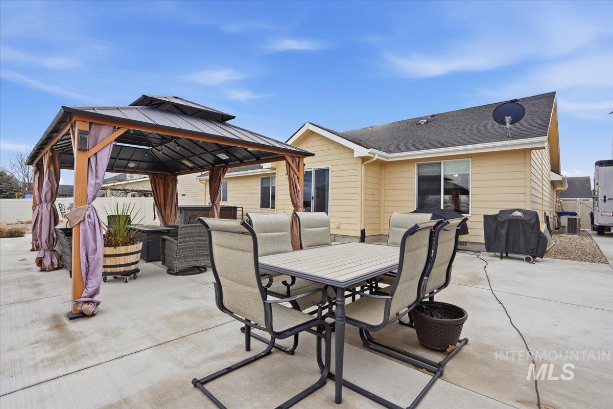 11438 W Radcliff Street, Nampa, Idaho 83651, 3 Bedrooms, 2 Bathrooms, Residential For Sale, Price $405,000, 98971049