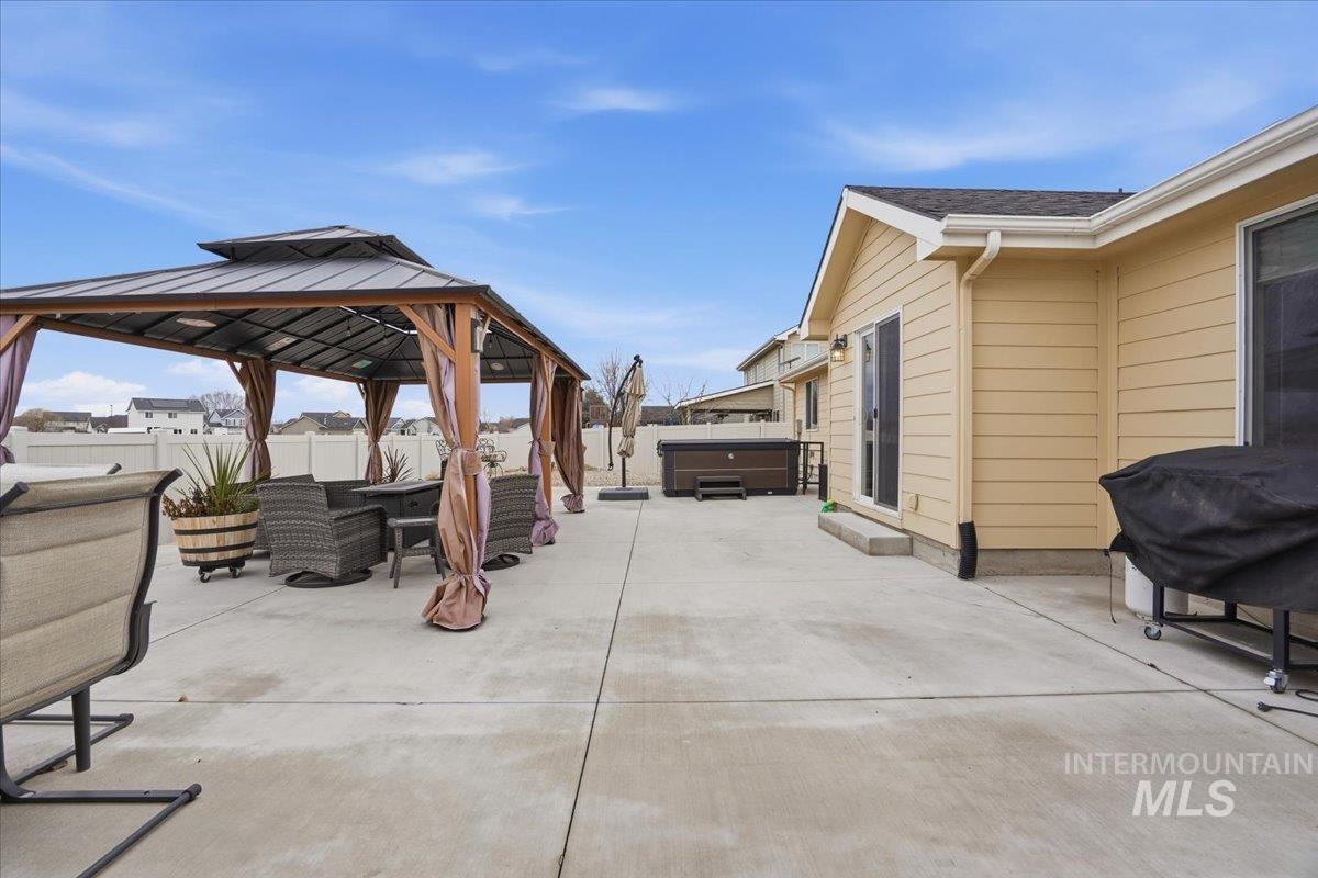 11438 W Radcliff Street, Nampa, Idaho 83651, 3 Bedrooms, 2 Bathrooms, Residential For Sale, Price $405,000, 98971049