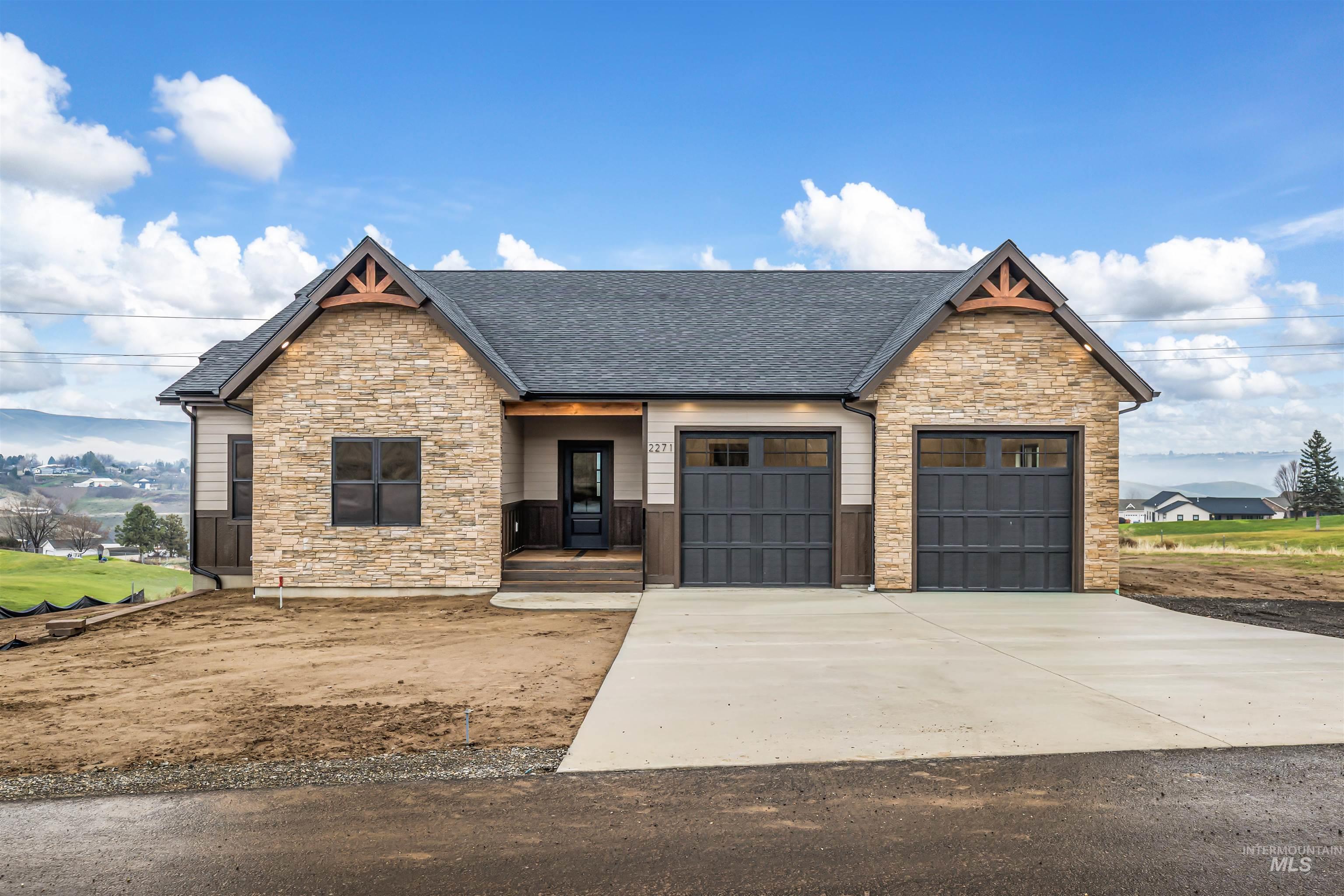 2271 Chukar Drive, Clarkston, Washington 99403, 4 Bedrooms, 3 Bathrooms, Residential For Sale, Price $950,000, 98971051