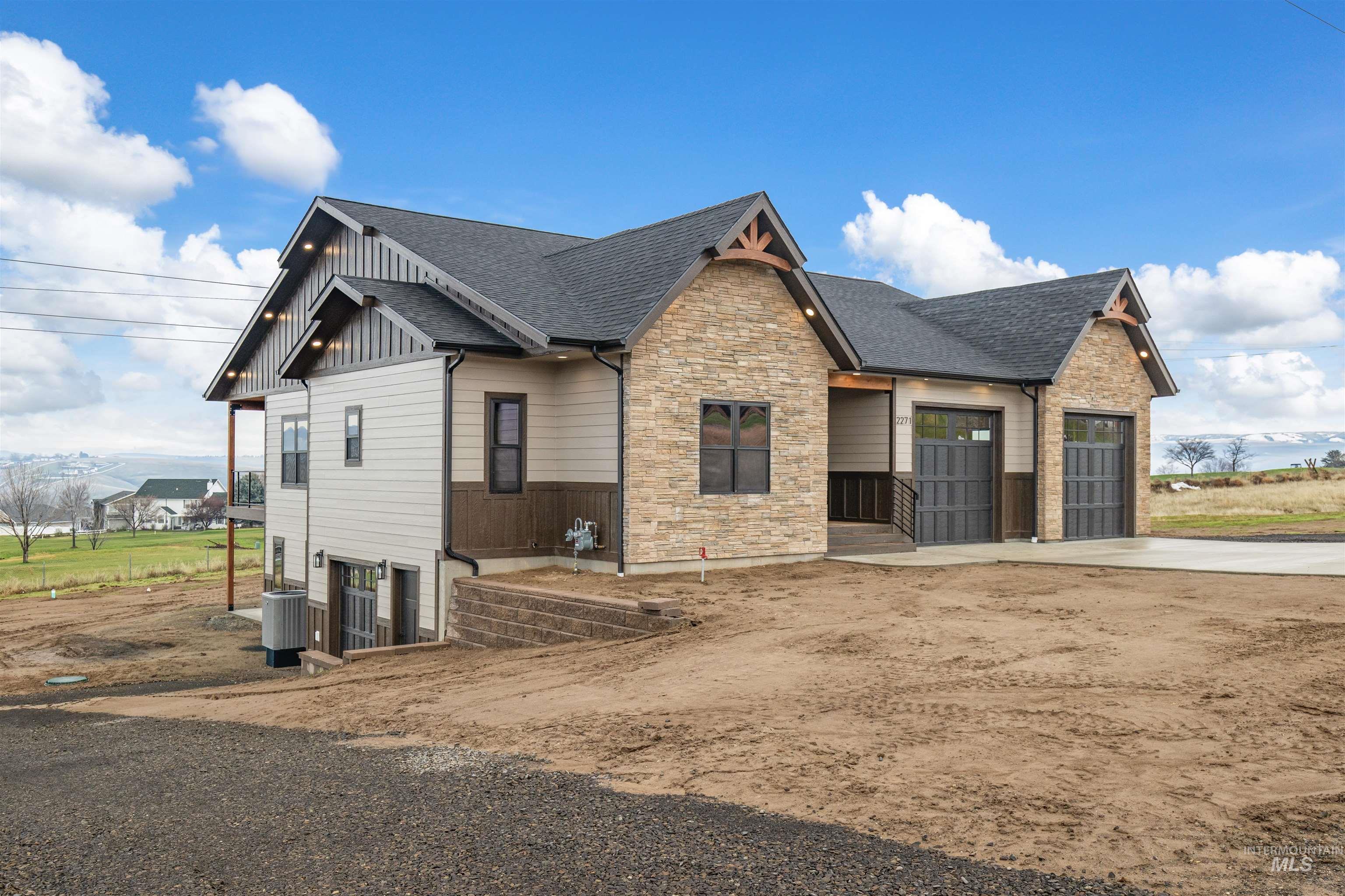 2271 Chukar Drive, Clarkston, Washington 99403, 4 Bedrooms, 3 Bathrooms, Residential For Sale, Price $950,000, 98971051