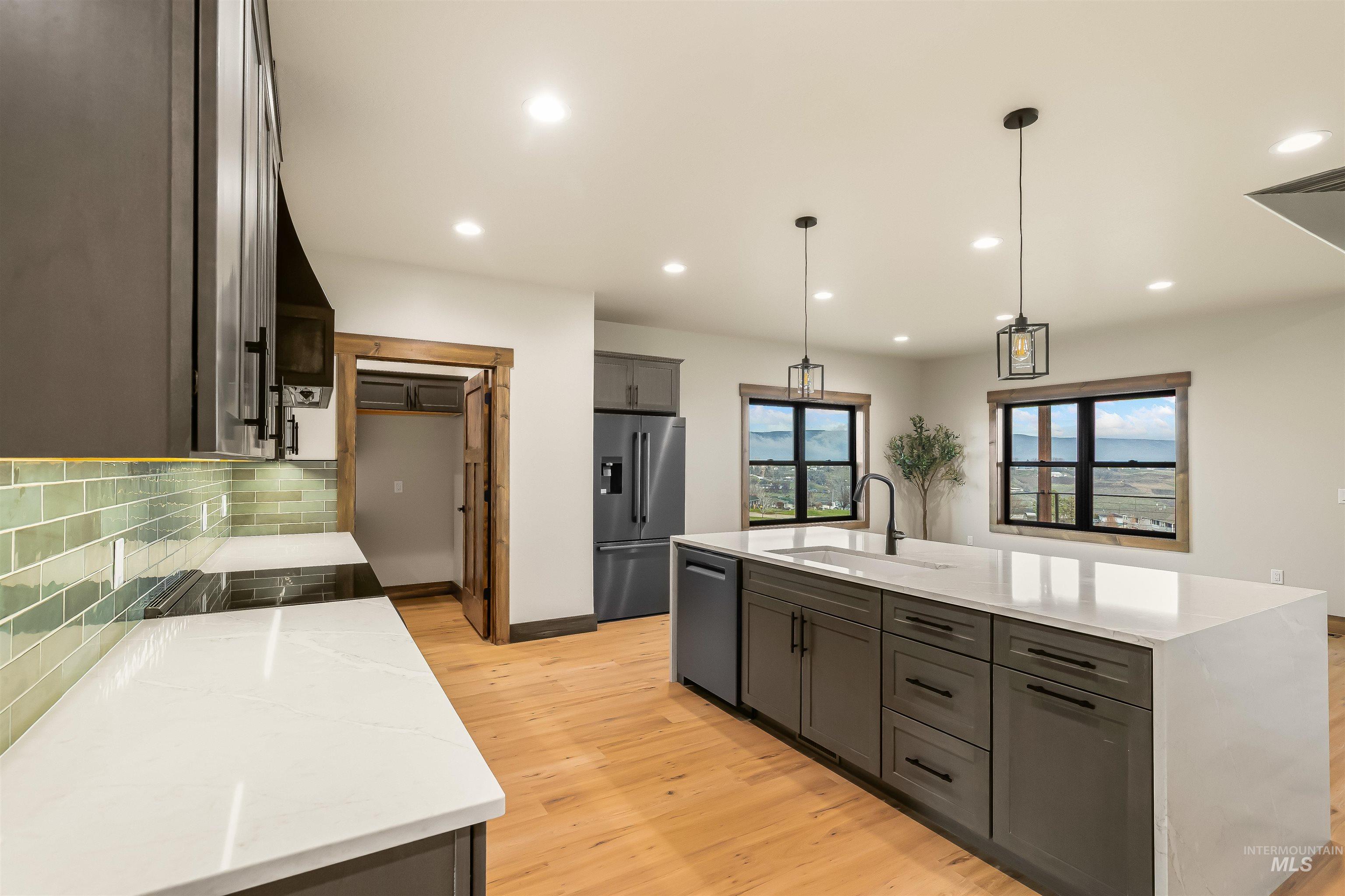 2271 Chukar Drive, Clarkston, Washington 99403, 4 Bedrooms, 3 Bathrooms, Residential For Sale, Price $950,000, 98971051