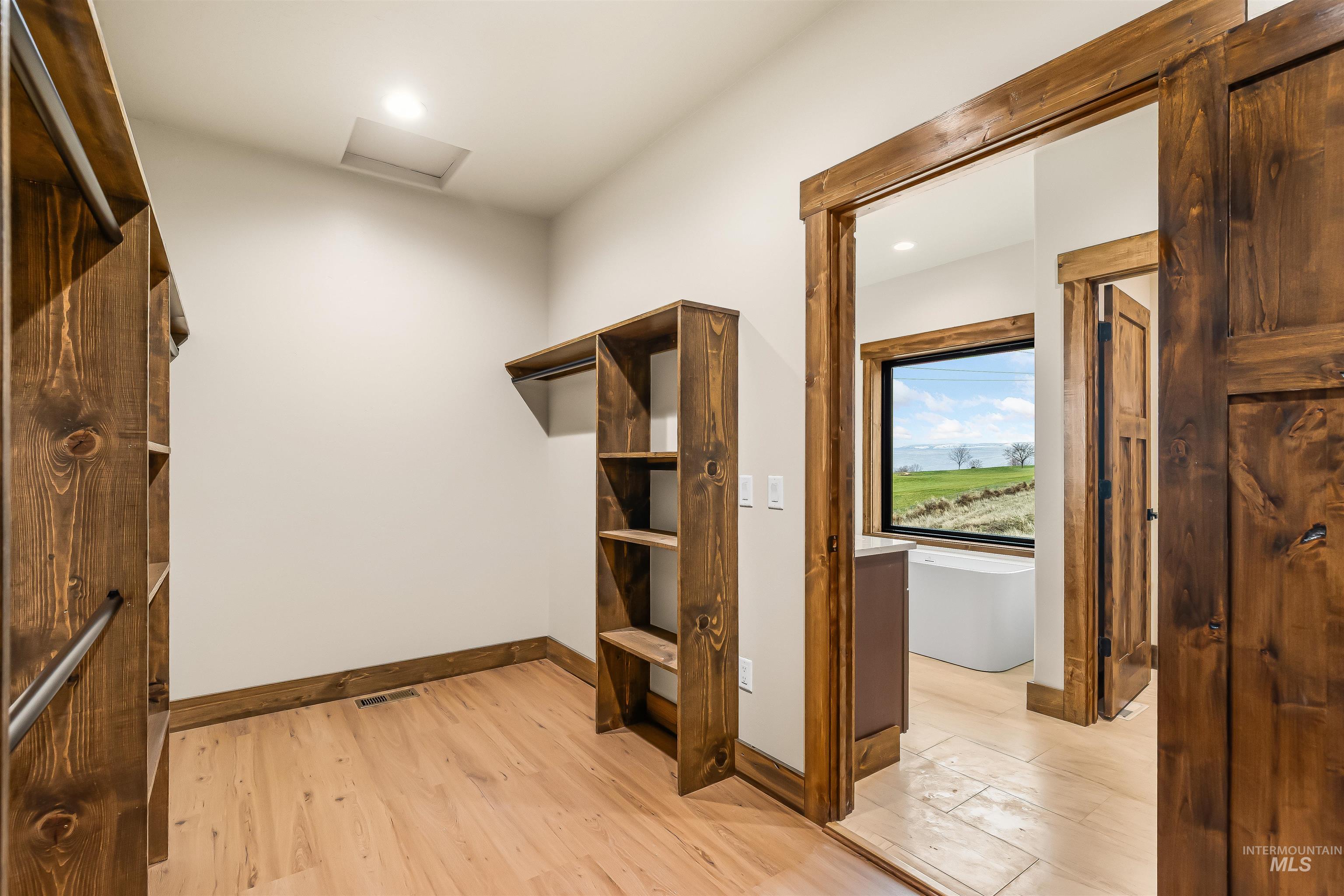 2271 Chukar Drive, Clarkston, Washington 99403, 4 Bedrooms, 3 Bathrooms, Residential For Sale, Price $950,000, 98971051