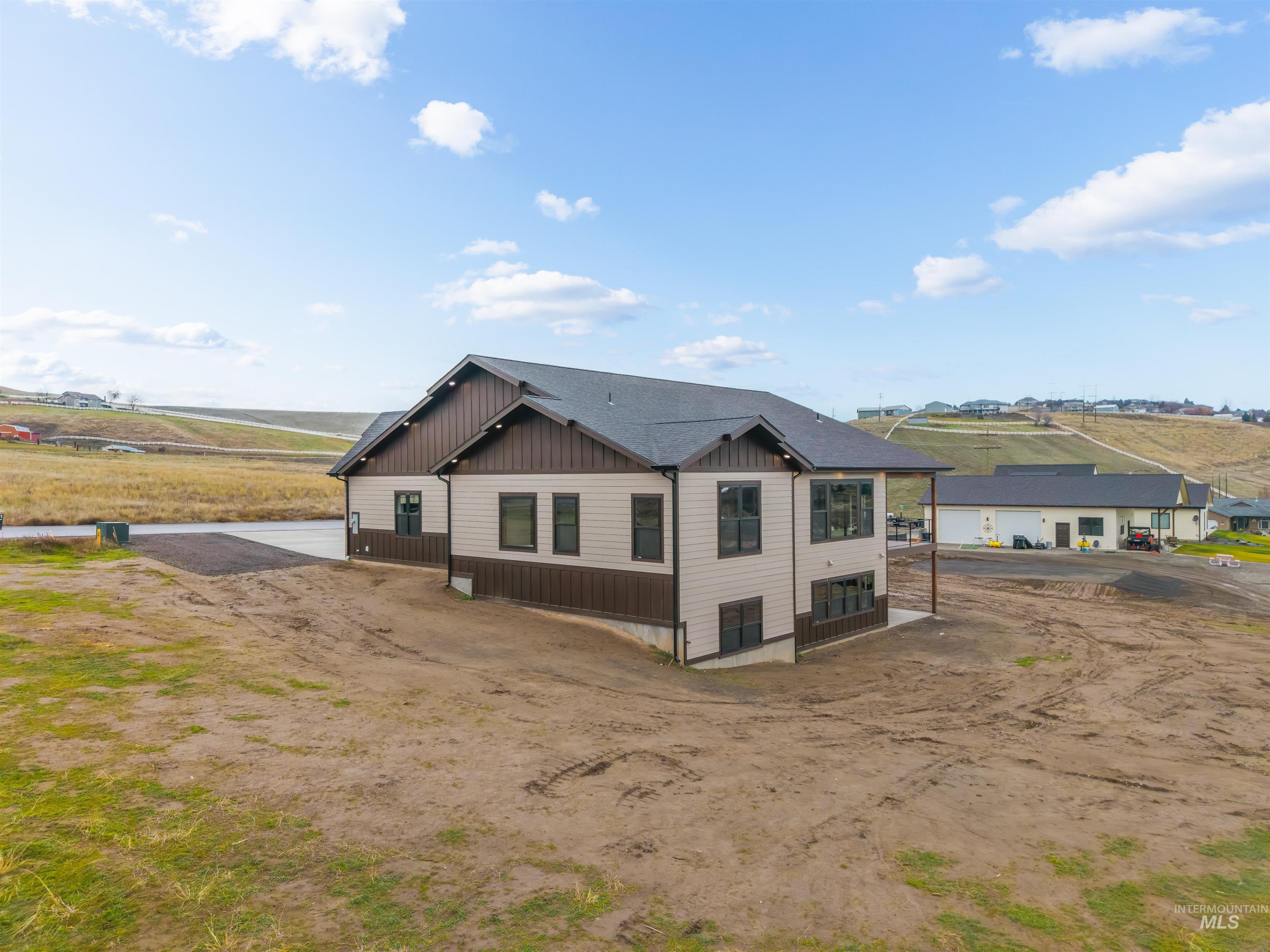 2271 Chukar Drive, Clarkston, Washington 99403, 4 Bedrooms, 3 Bathrooms, Residential For Sale, Price $950,000, 98971051