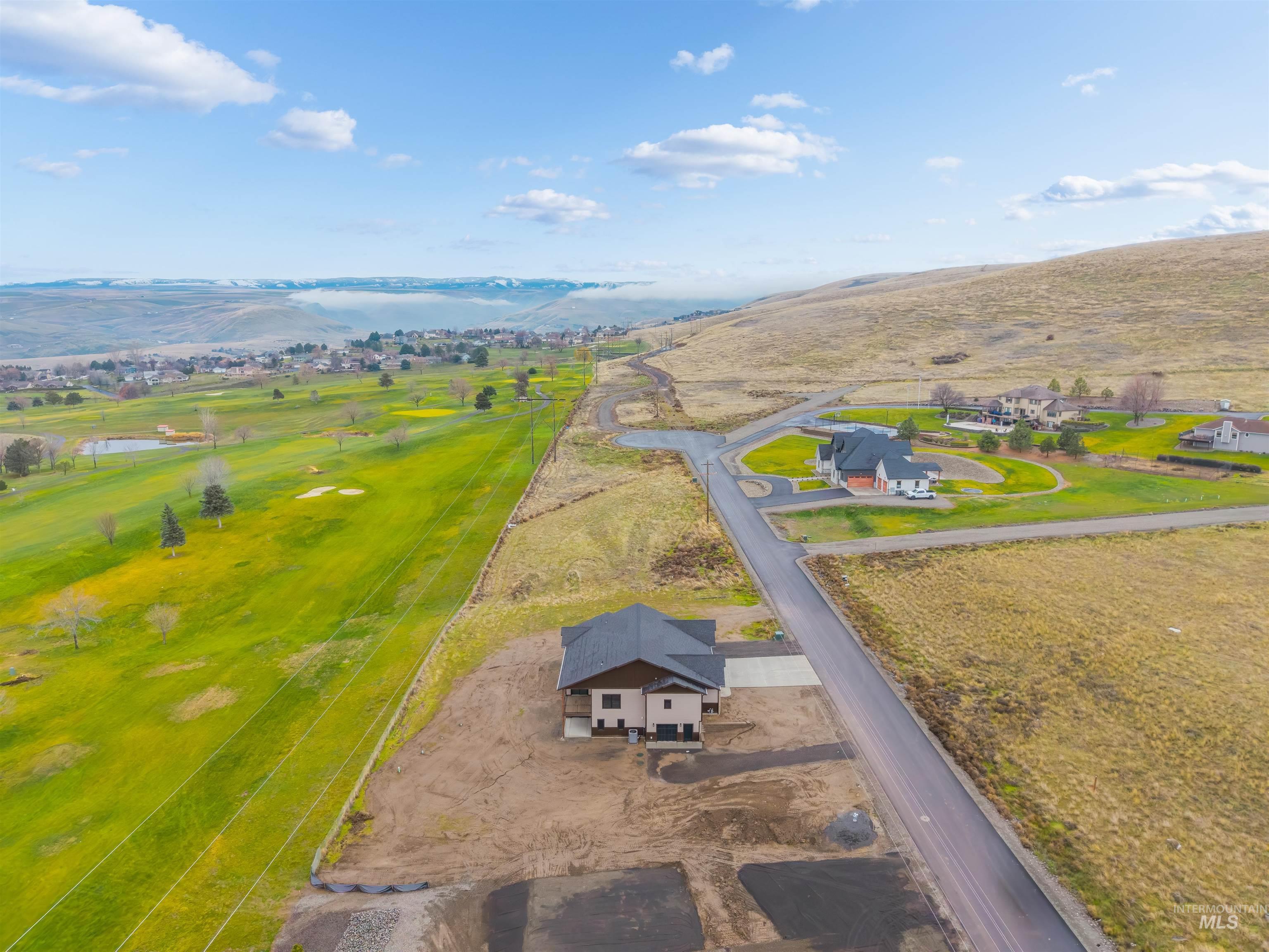 2271 Chukar Drive, Clarkston, Washington 99403, 4 Bedrooms, 3 Bathrooms, Residential For Sale, Price $950,000, 98971051