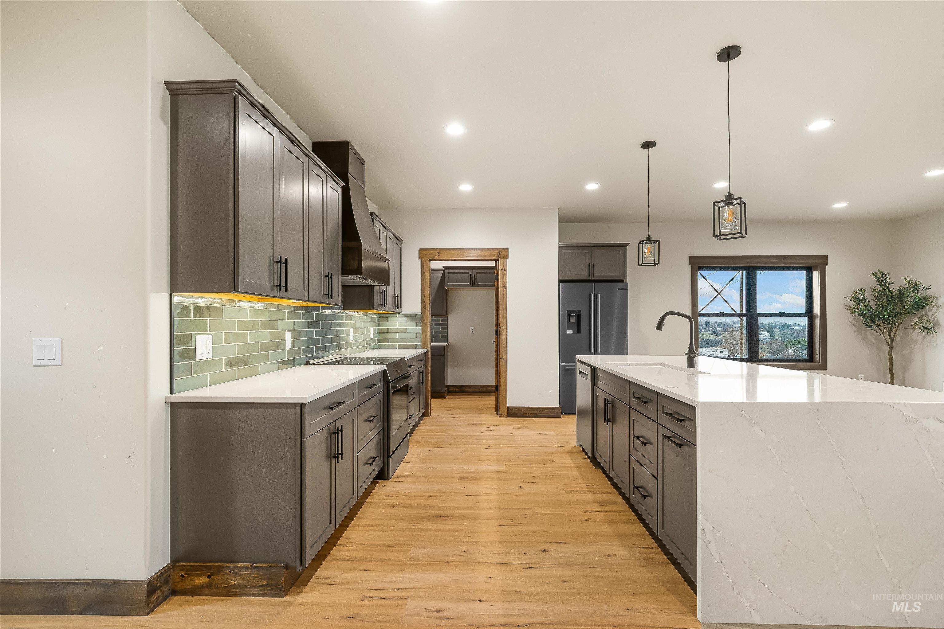 2271 Chukar Drive, Clarkston, Washington 99403, 4 Bedrooms, 3 Bathrooms, Residential For Sale, Price $950,000, 98971051