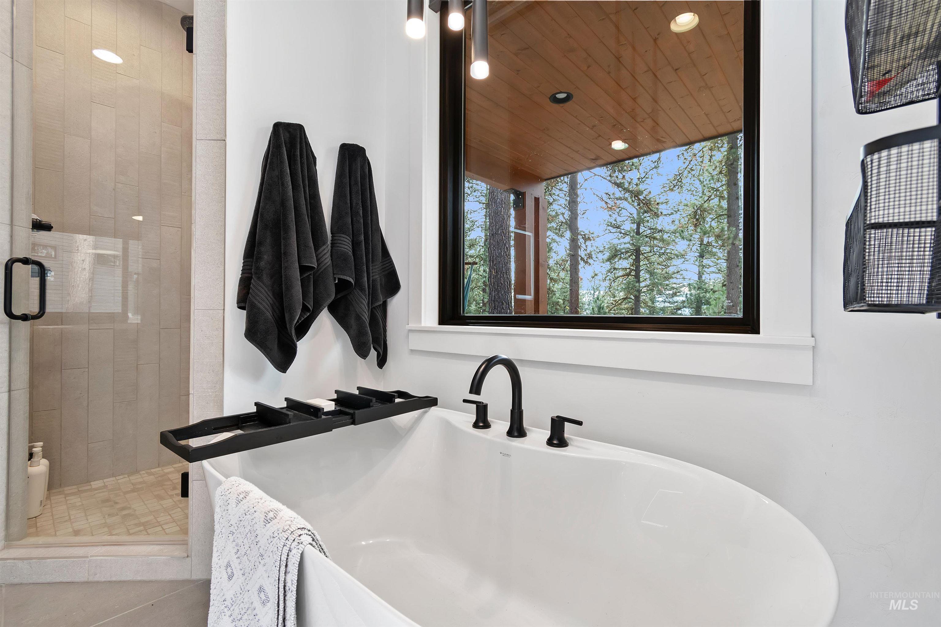 13322 Vili Road, McCall, Idaho 83638, 3 Bedrooms, 3 Bathrooms, Residential For Sale, Price $1,250,000, 98971052