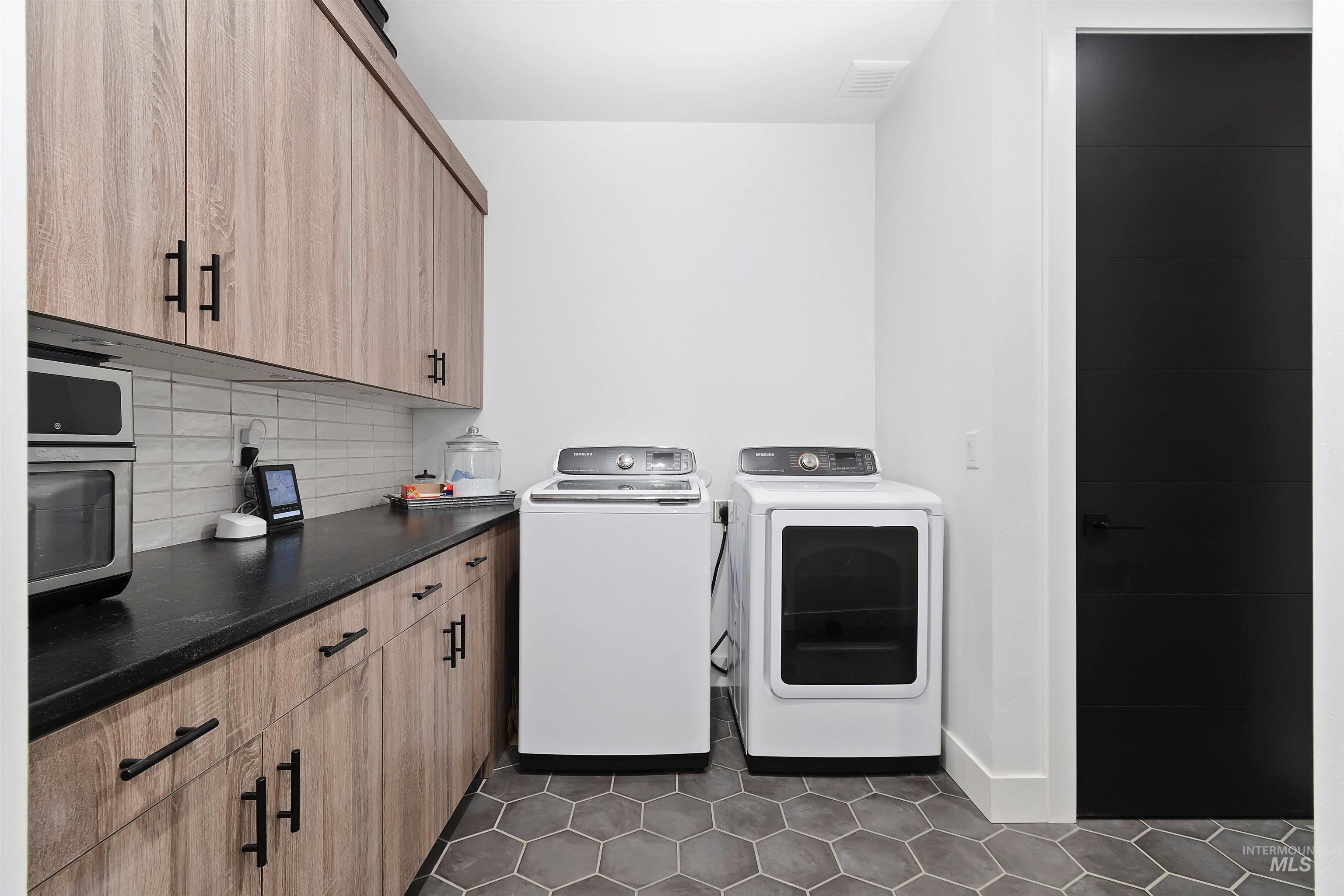 13322 Vili Road, McCall, Idaho 83638, 3 Bedrooms, 3 Bathrooms, Residential For Sale, Price $1,250,000, 98971052