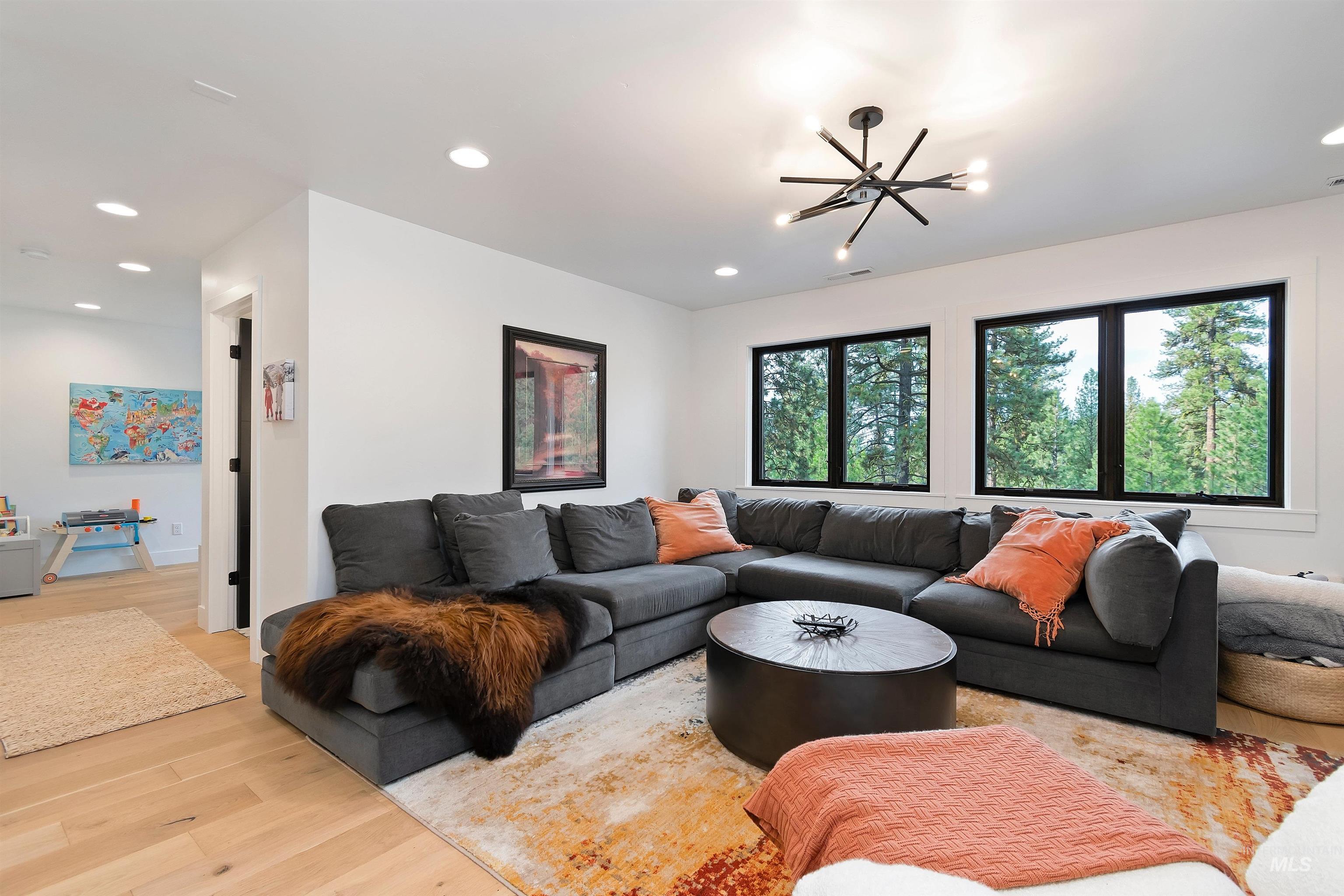 13322 Vili Road, McCall, Idaho 83638, 3 Bedrooms, 3 Bathrooms, Residential For Sale, Price $1,250,000, 98971052