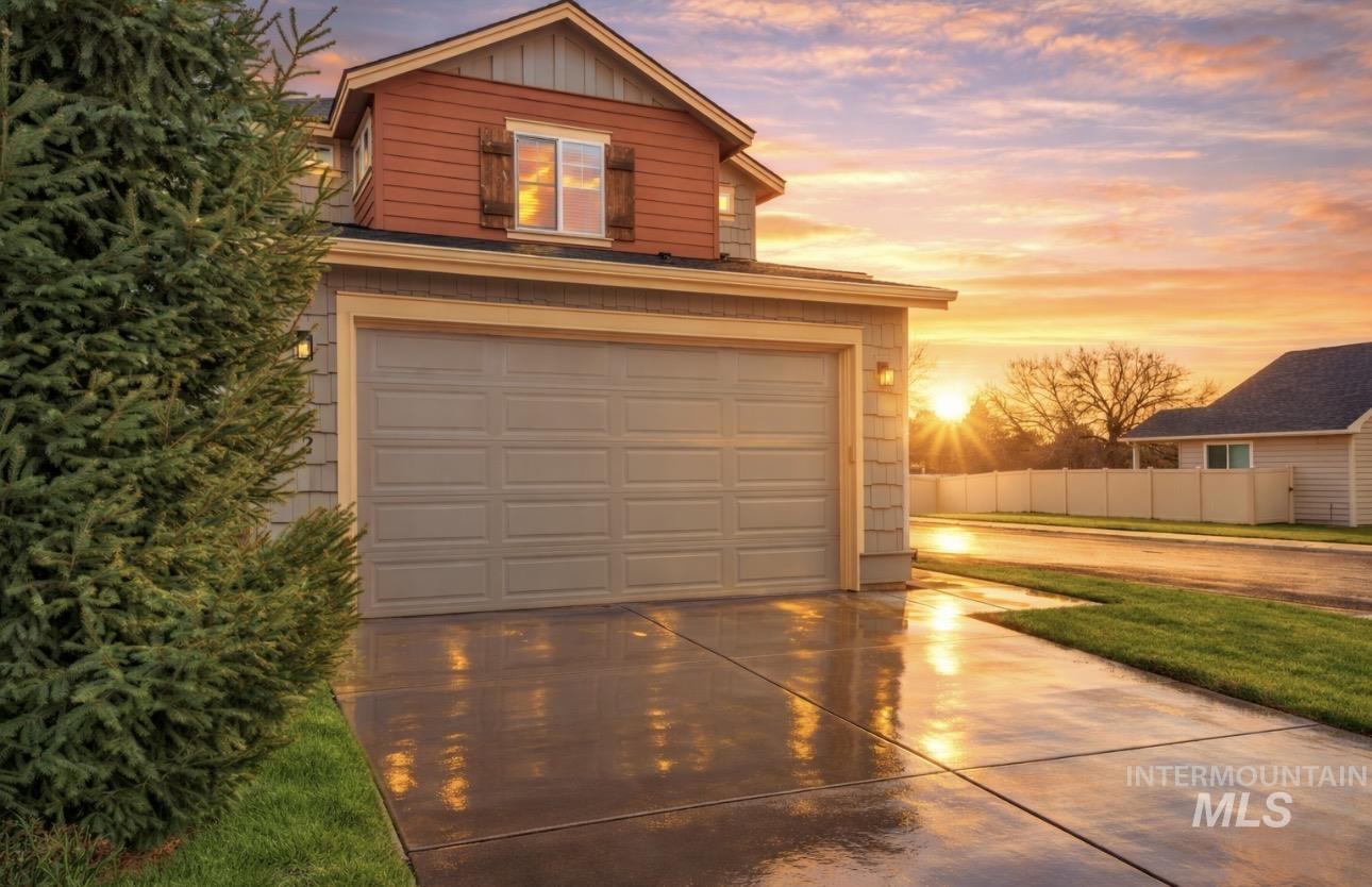 9221 W Tillamook Dr, Boise, Idaho 83709, 3 Bedrooms, 2.5 Bathrooms, Residential For Sale, Price $459,000,MLS 98971058