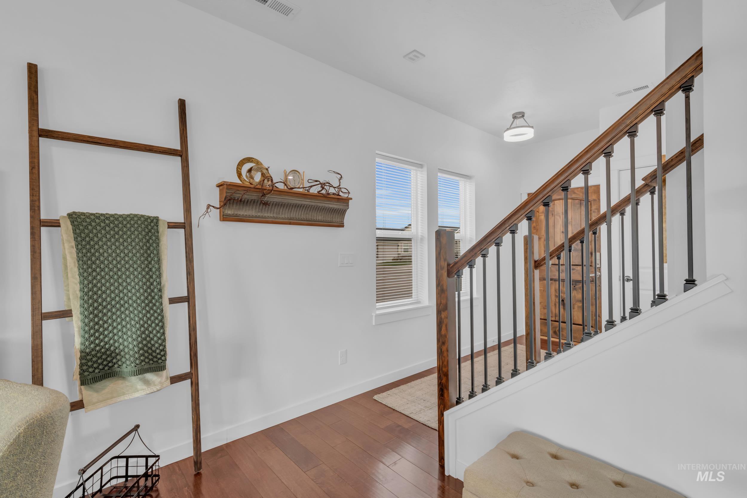 9221 W Tillamook Dr, Boise, Idaho 83709, 3 Bedrooms, 2.5 Bathrooms, Residential For Sale, Price $459,000,MLS 98971058