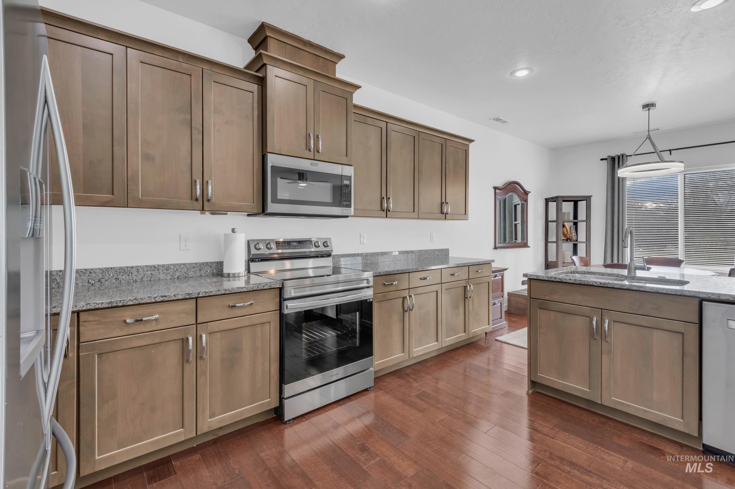 9221 W Tillamook Dr, Boise, Idaho 83709, 3 Bedrooms, 2.5 Bathrooms, Residential For Sale, Price $459,000,MLS 98971058