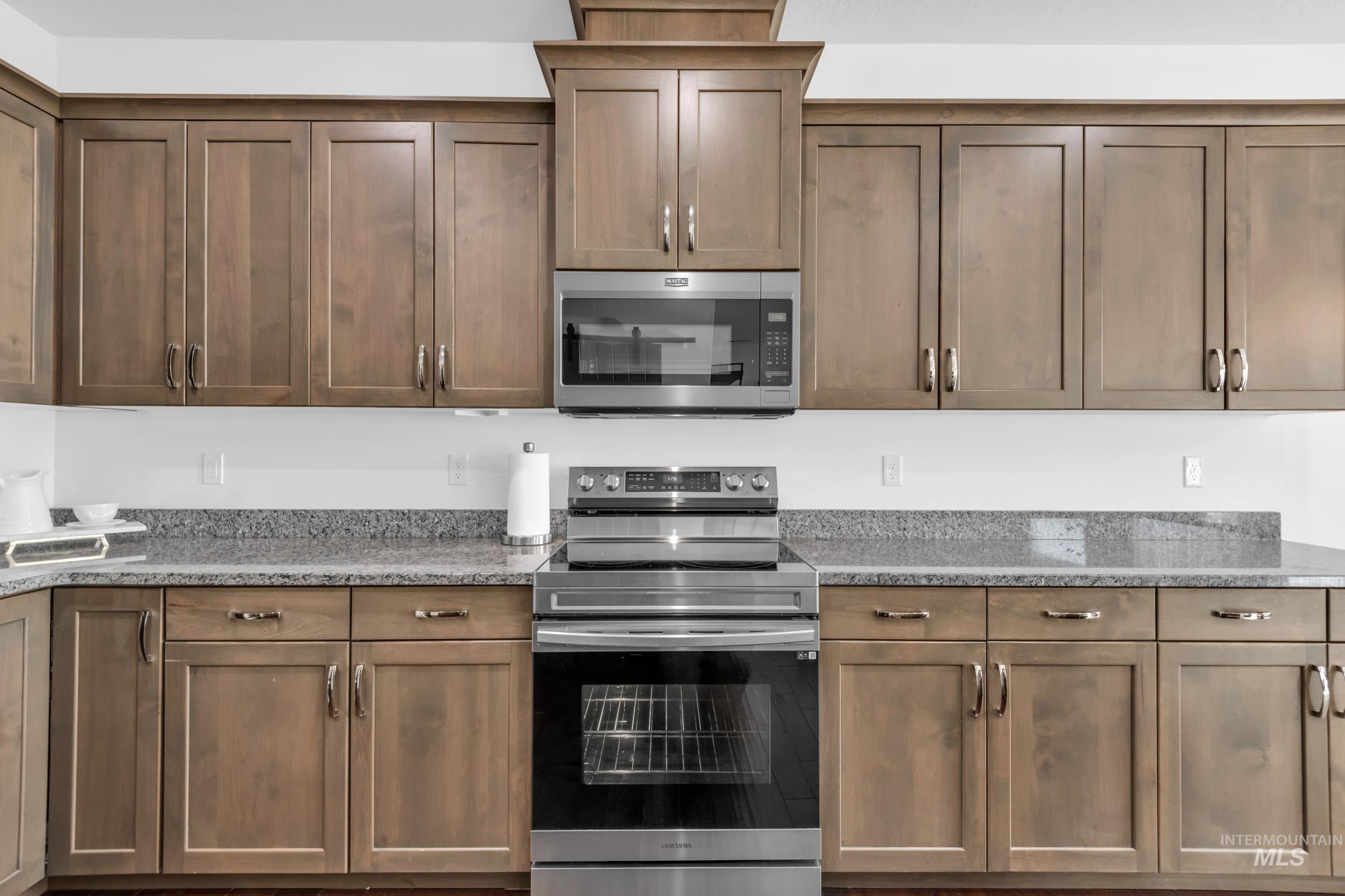 9221 W Tillamook Dr, Boise, Idaho 83709, 3 Bedrooms, 2.5 Bathrooms, Residential For Sale, Price $459,000,MLS 98971058