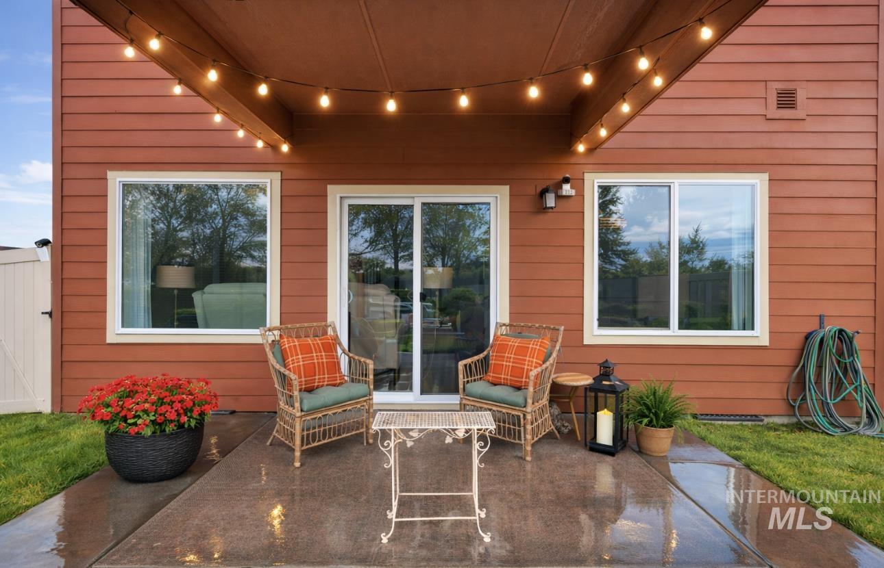 9221 W Tillamook Dr, Boise, Idaho 83709, 3 Bedrooms, 2.5 Bathrooms, Residential For Sale, Price $459,000,MLS 98971058