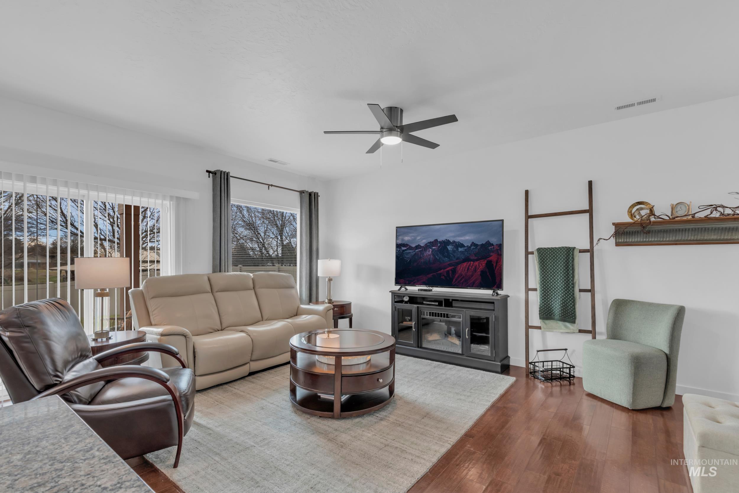 9221 W Tillamook Dr, Boise, Idaho 83709, 3 Bedrooms, 2.5 Bathrooms, Residential For Sale, Price $459,000,MLS 98971058