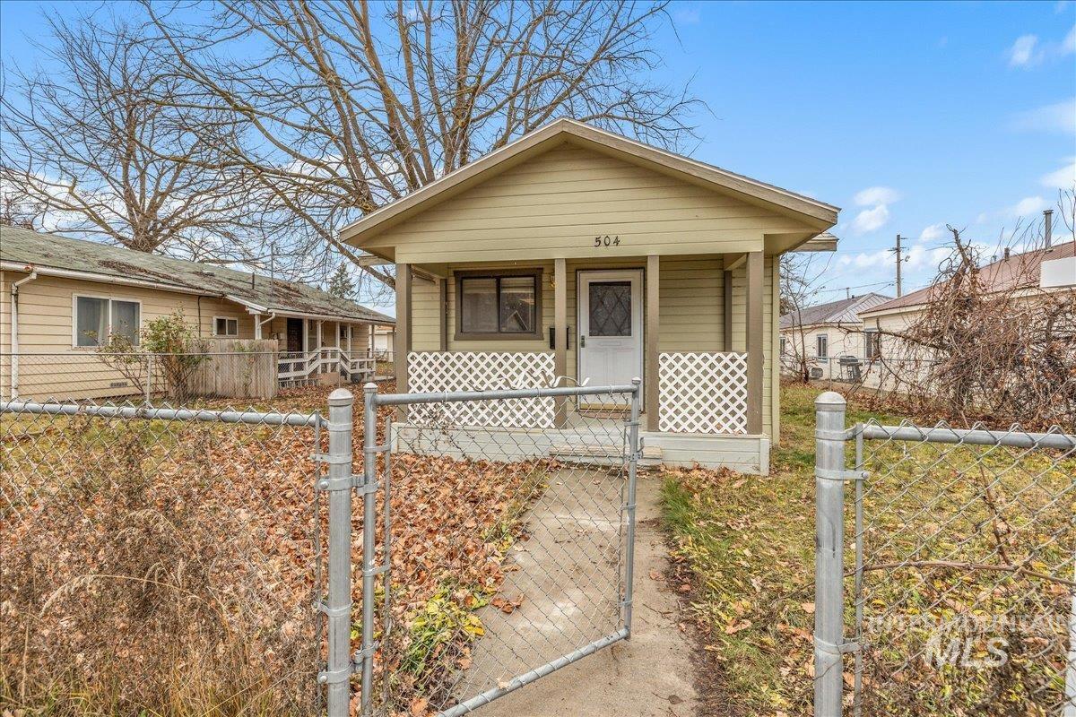 504 E Bates Ave, Parma, Idaho 83660, 1 Bedroom, 1 Bathroom, Residential For Sale, Price $160,000, 98971059