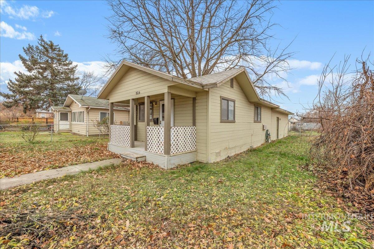 504 E Bates Ave, Parma, Idaho 83660, 1 Bedroom, 1 Bathroom, Residential For Sale, Price $160,000, 98971059