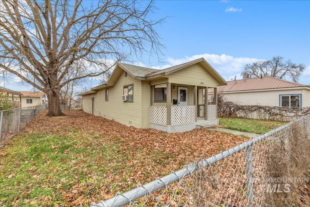 504 E Bates Ave, Parma, Idaho 83660, 1 Bedroom, 1 Bathroom, Residential For Sale, Price $160,000, 98971059
